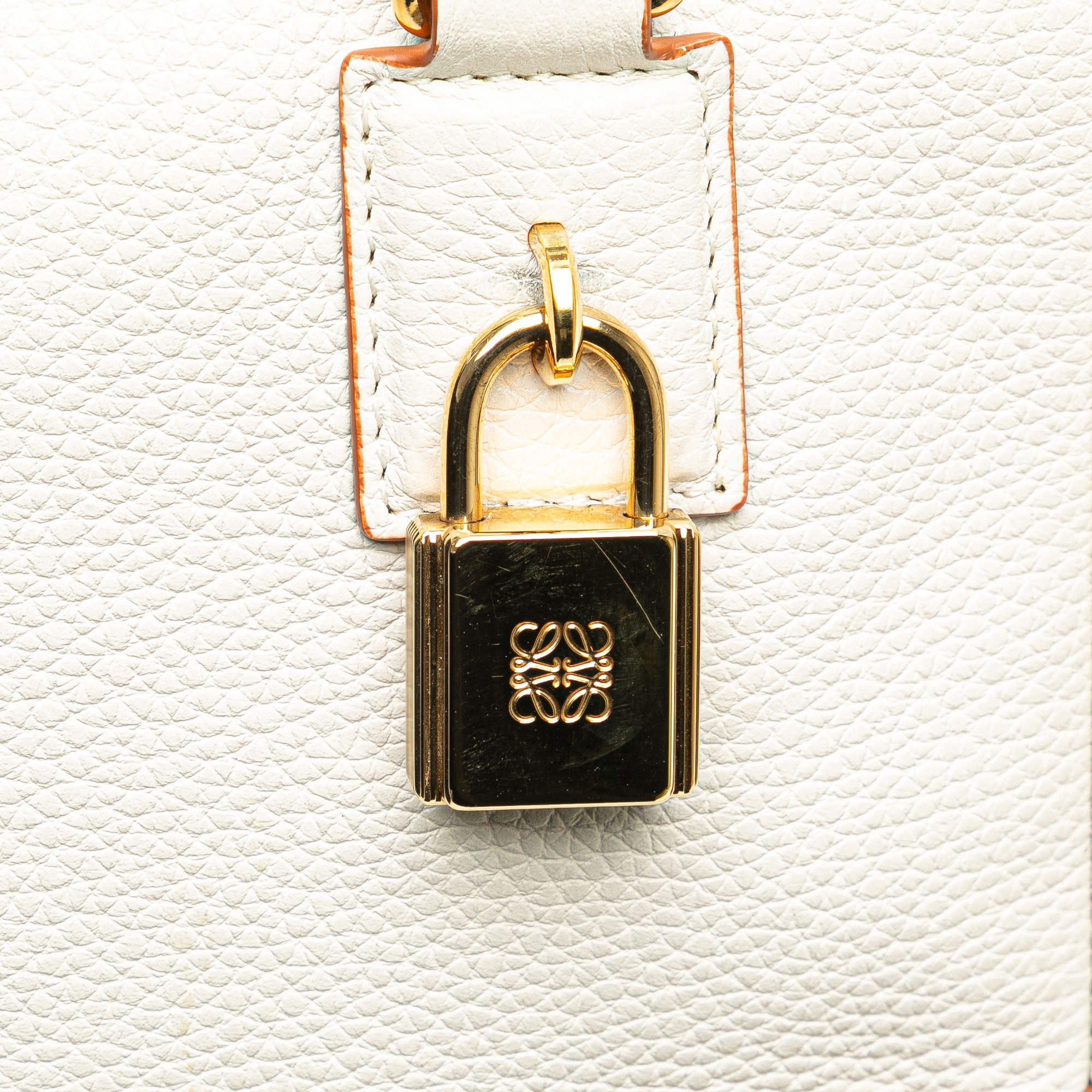 Leather Amazona Square 19