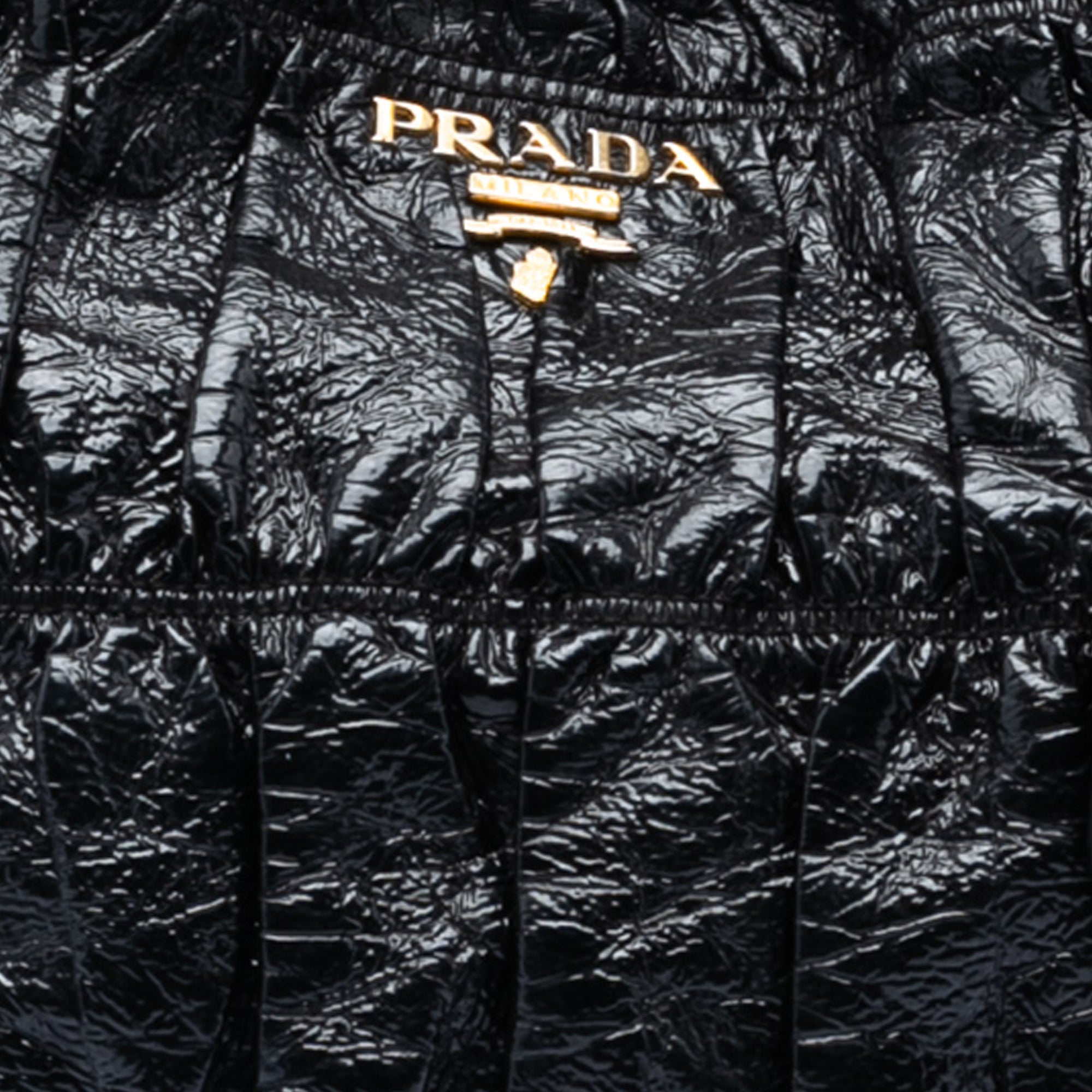 Vernice Gaufre Resin Chain Shopping Tote