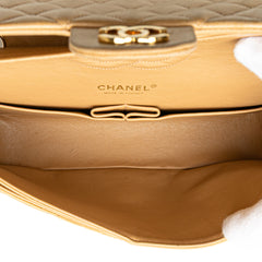 Medium Classic Lambskin Double Flap
