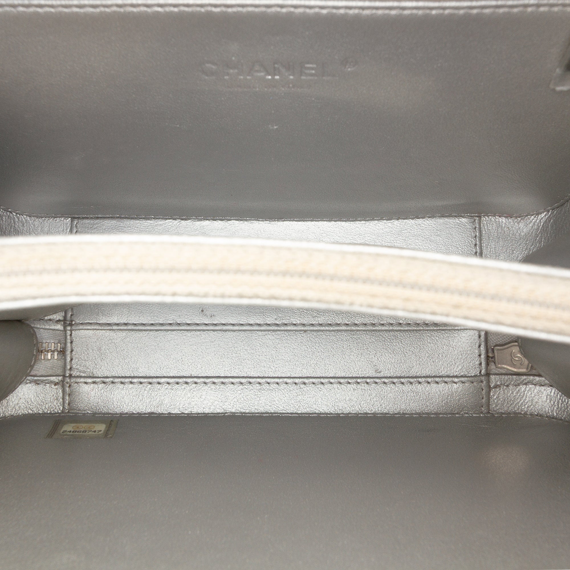 Medium Caviar CC Filigree Vanity Case