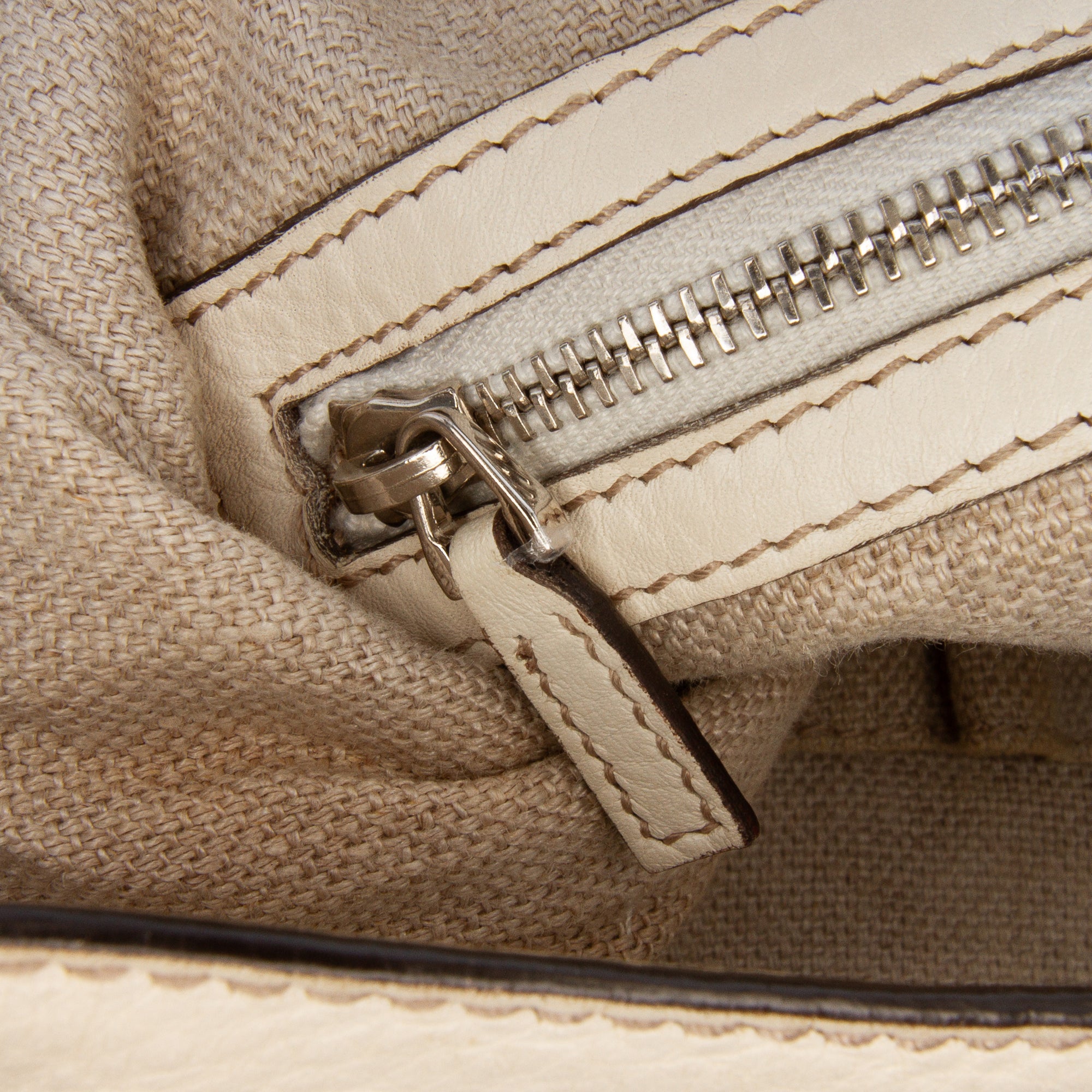 Medium GG Canvas Icon Bit Satchel