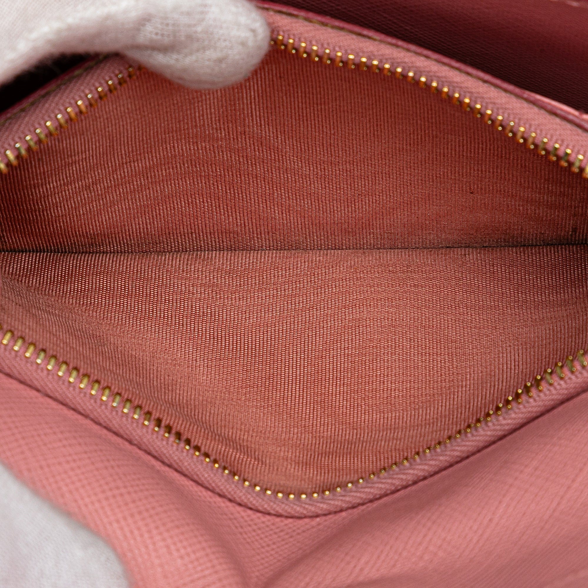 Saffiano Lux Wallet on Chain