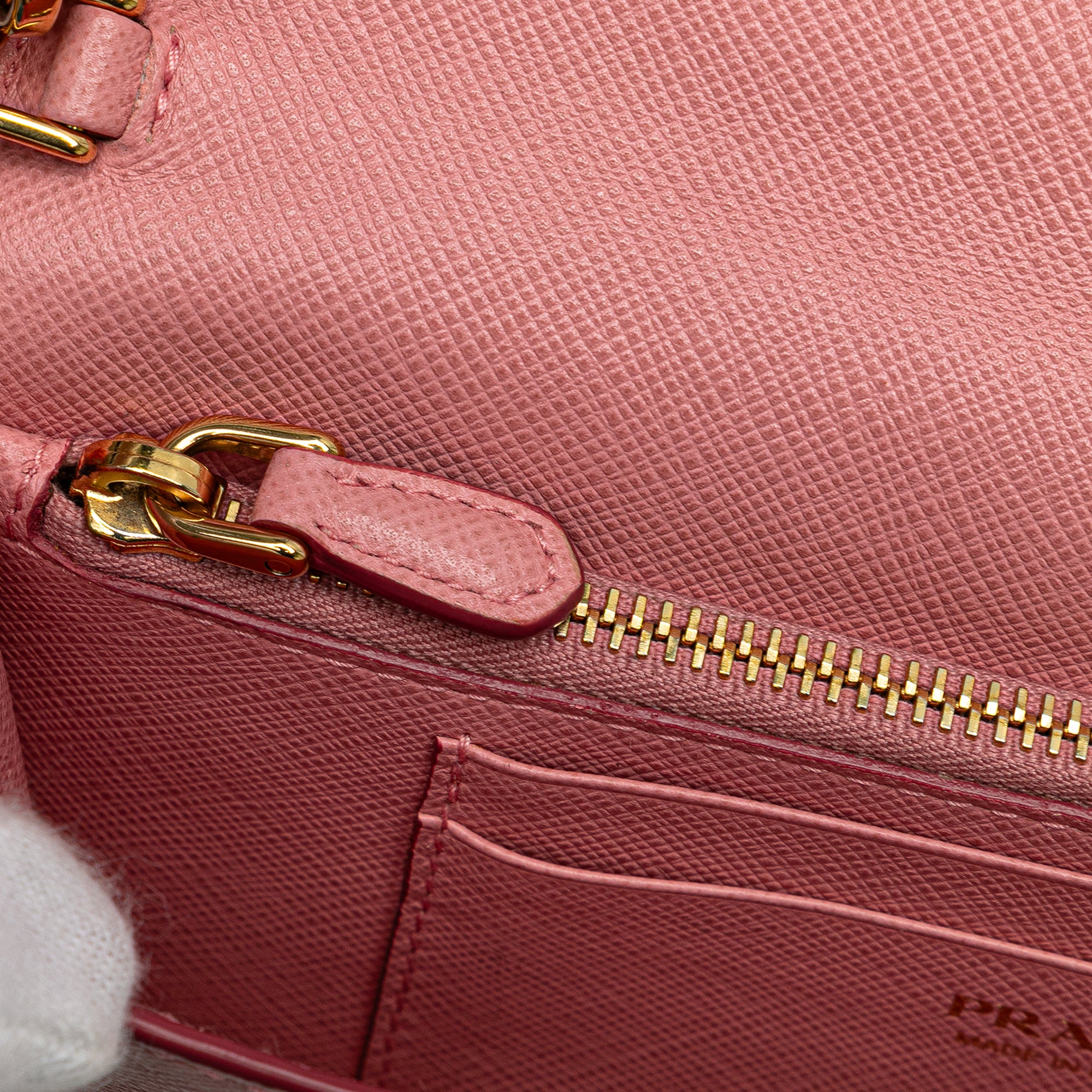 Saffiano Lux Wallet on Chain