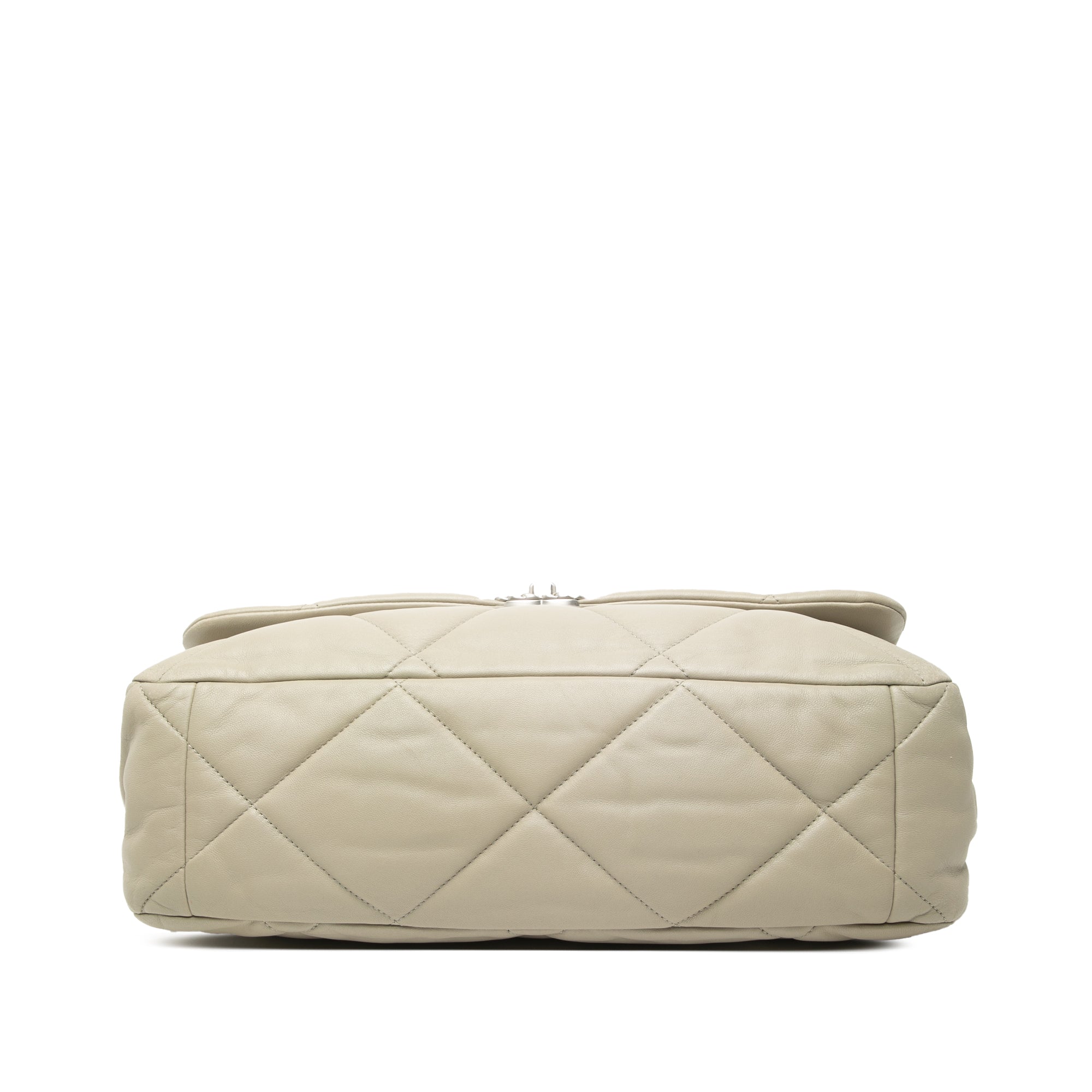 Maxi Lambskin 19 Flap