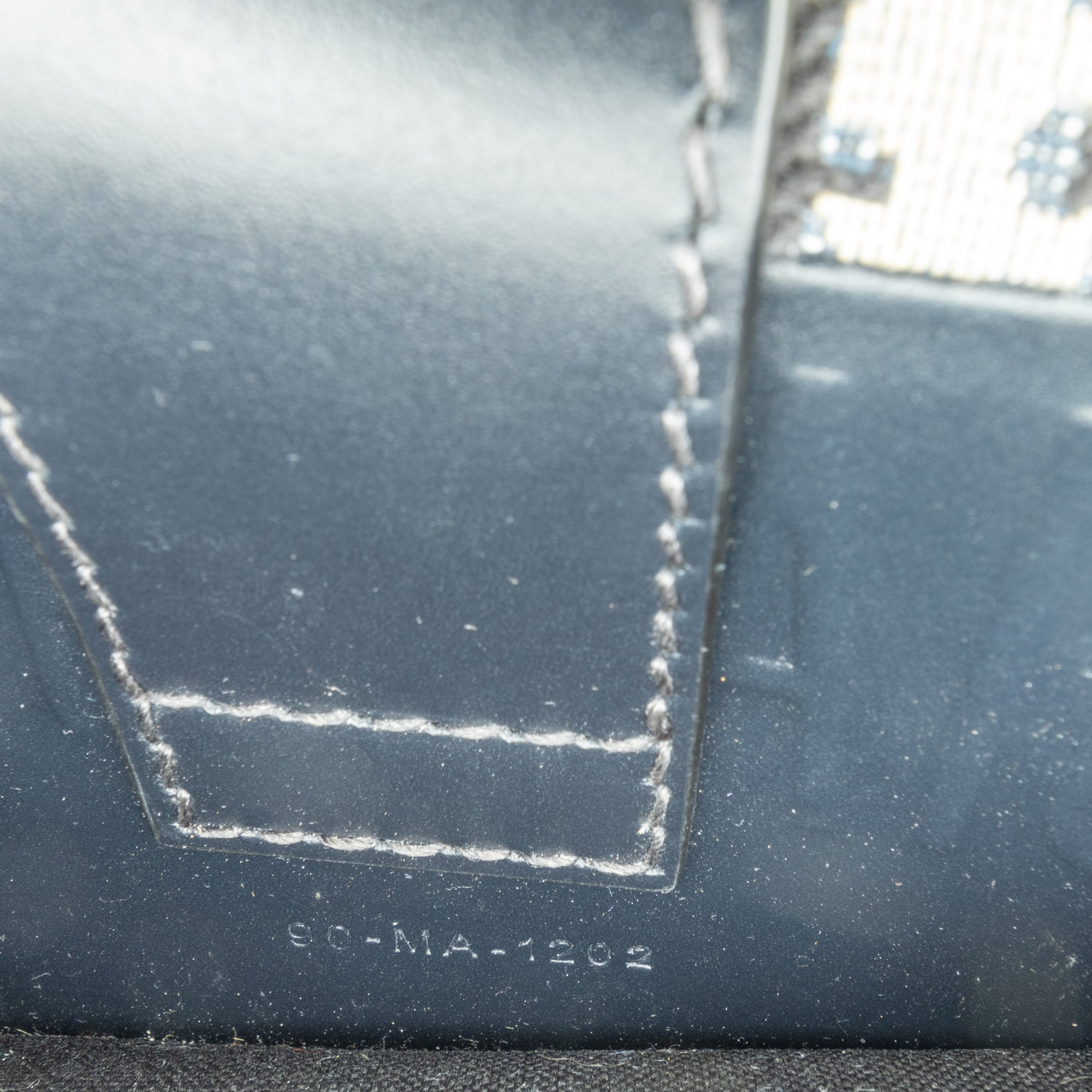 Oblique 30 Montaigne East West Bag with Chain