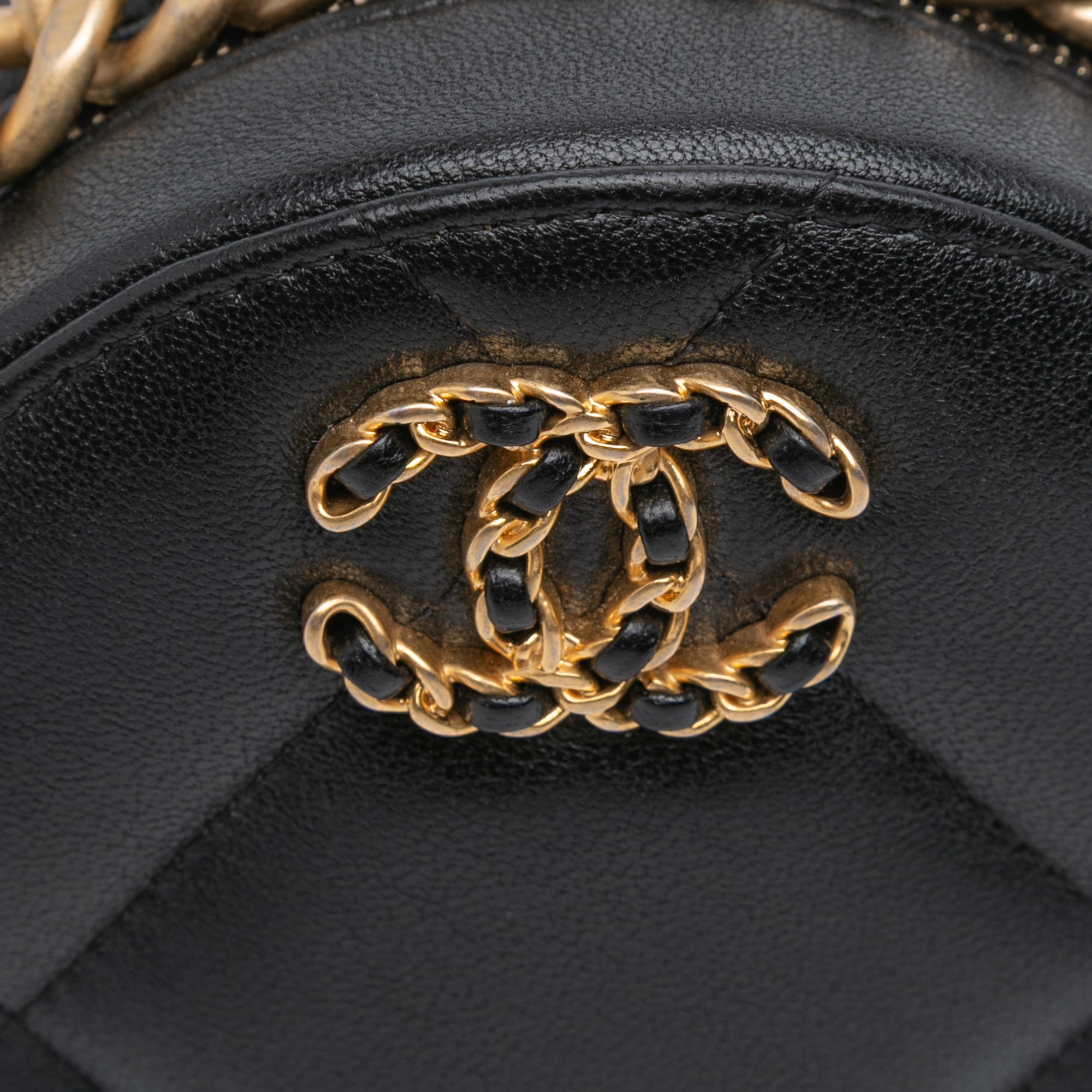 Lambskin 19 Round Clutch with Chain