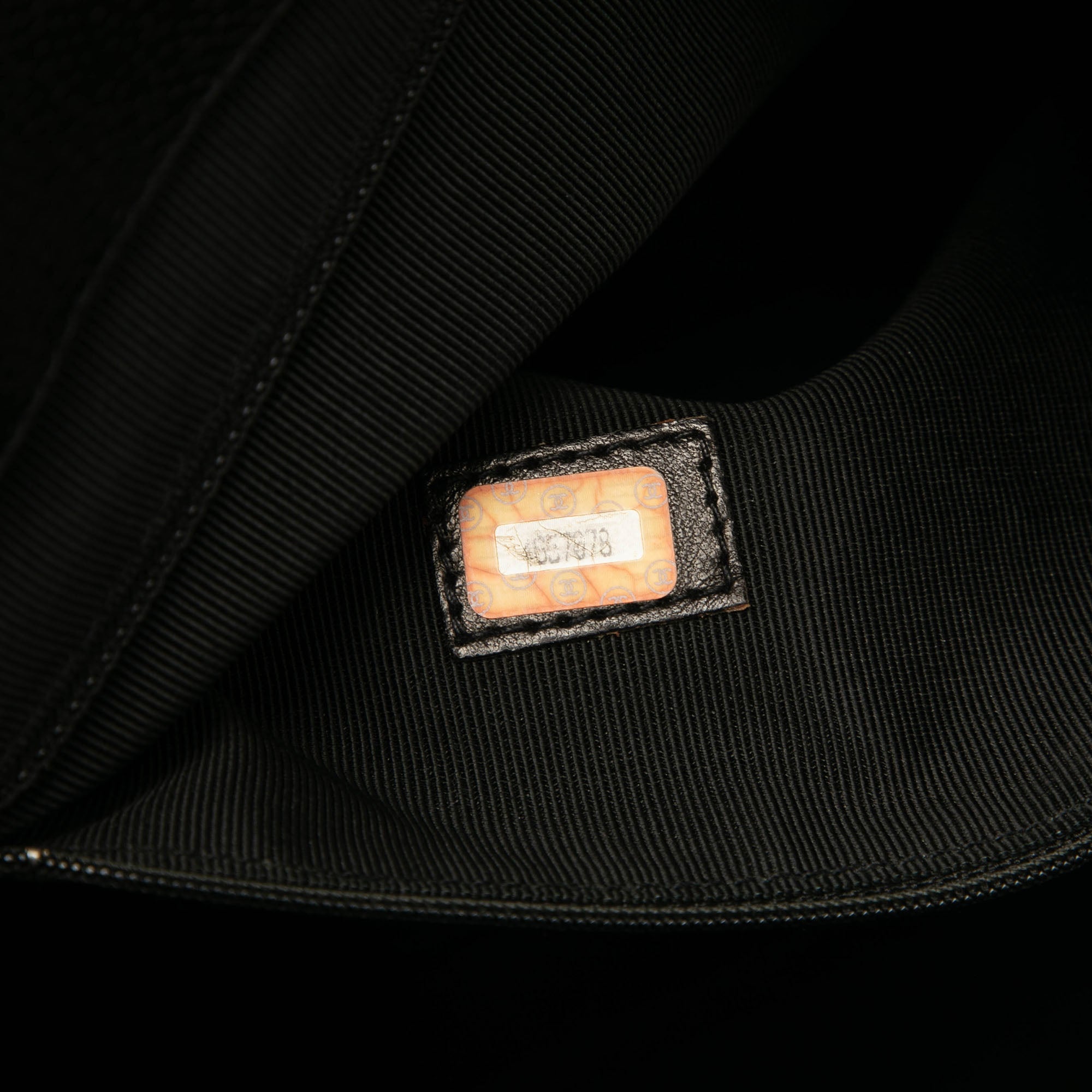 Caviar Logo Chain Shoulder Bag