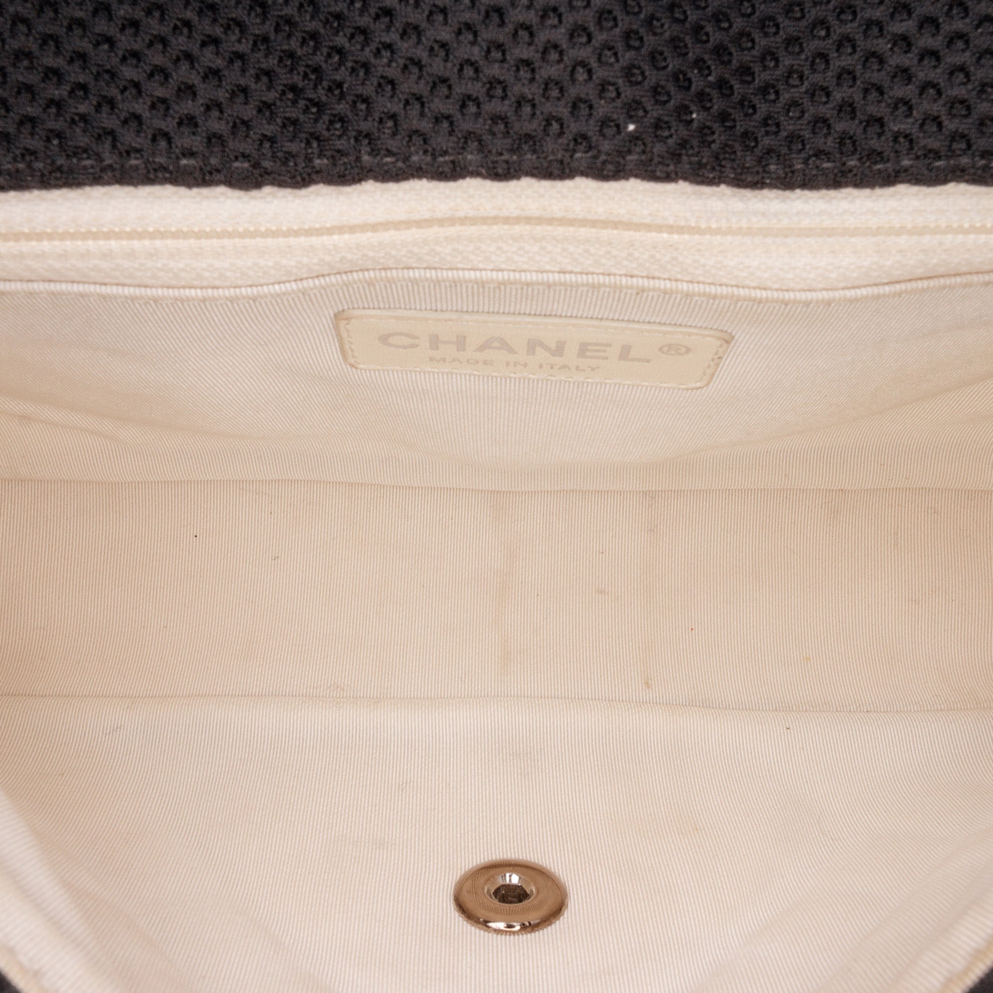 Medium Classic Mesh Single Flap