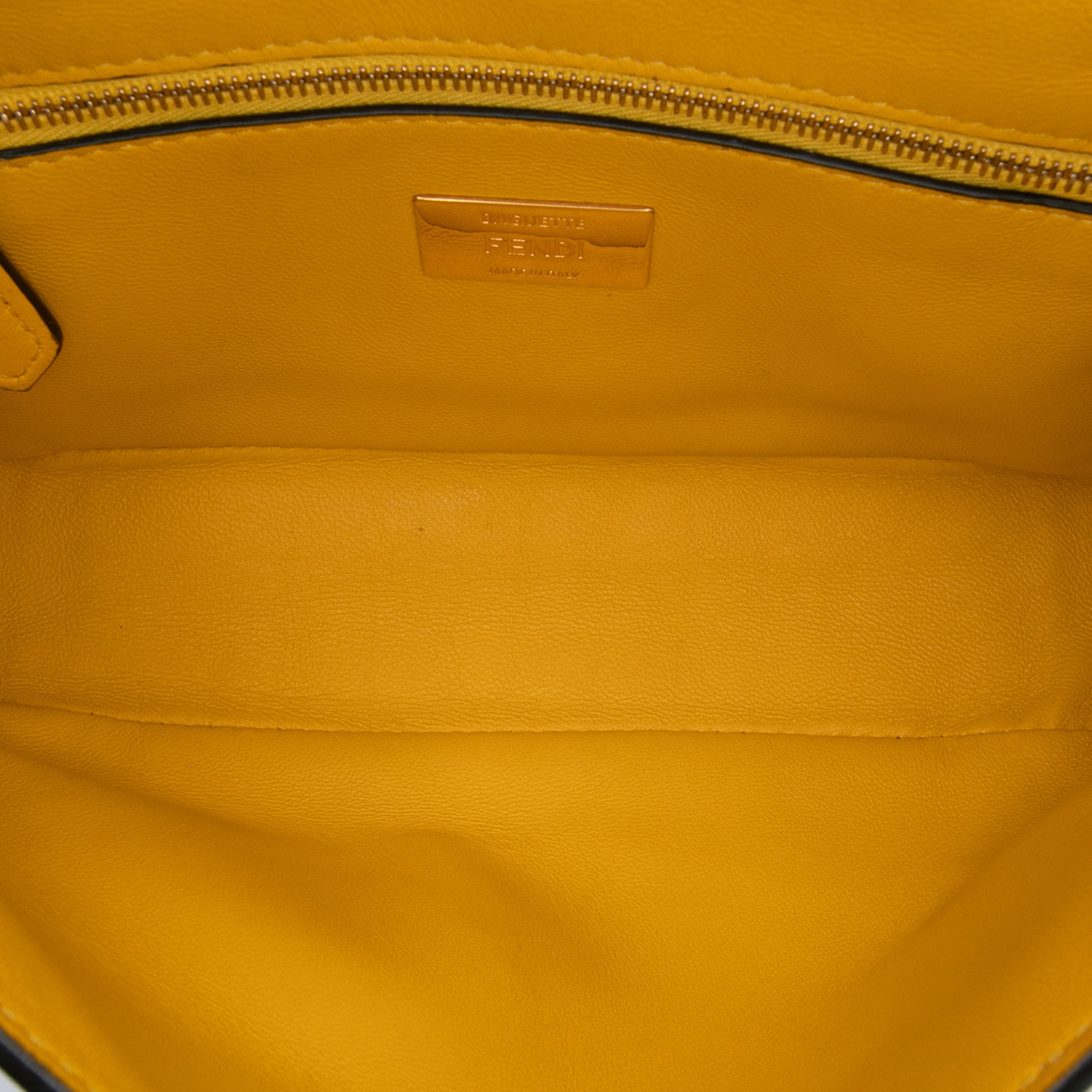 Zucca Embossed Chain Midi Baguette