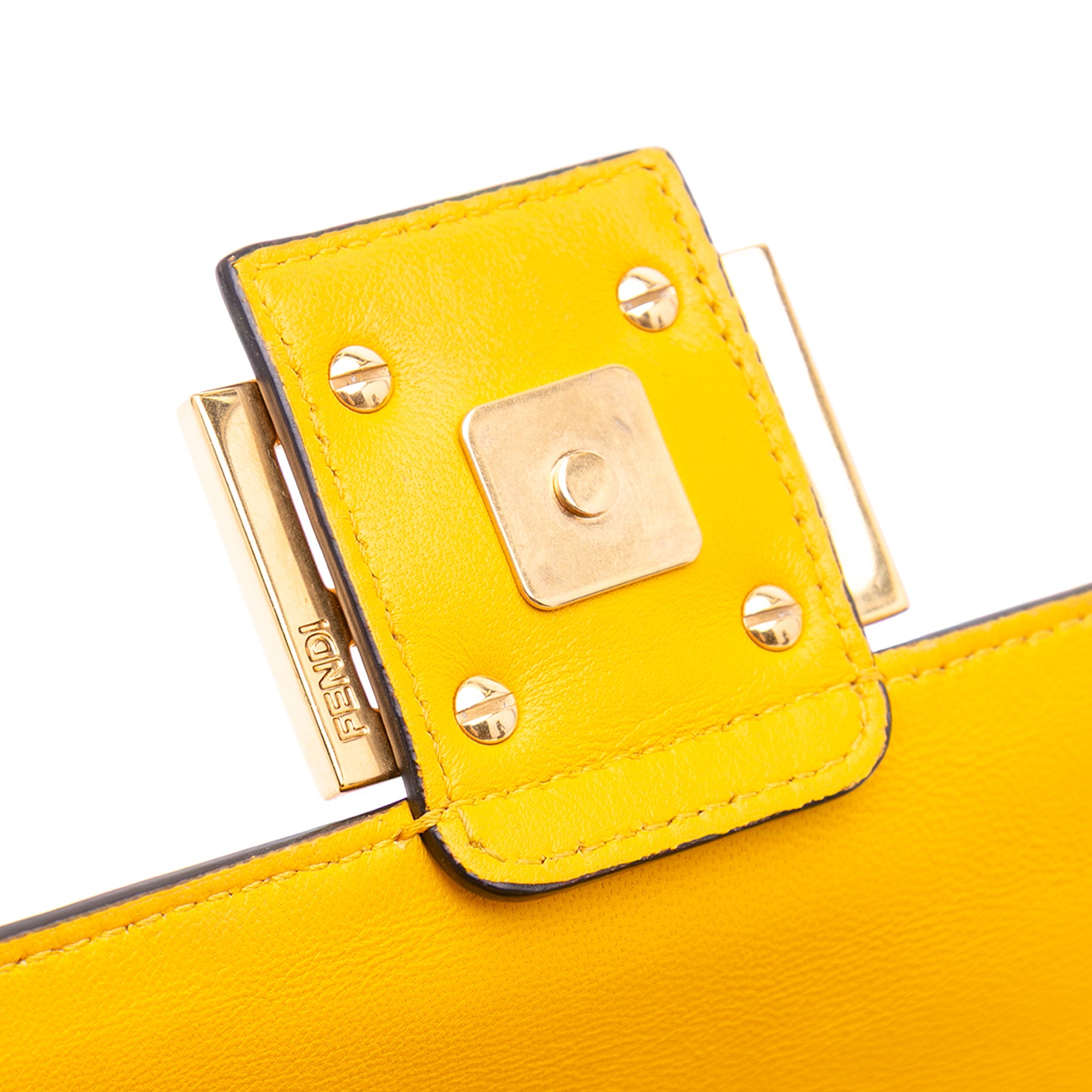Zucca Embossed Chain Midi Baguette