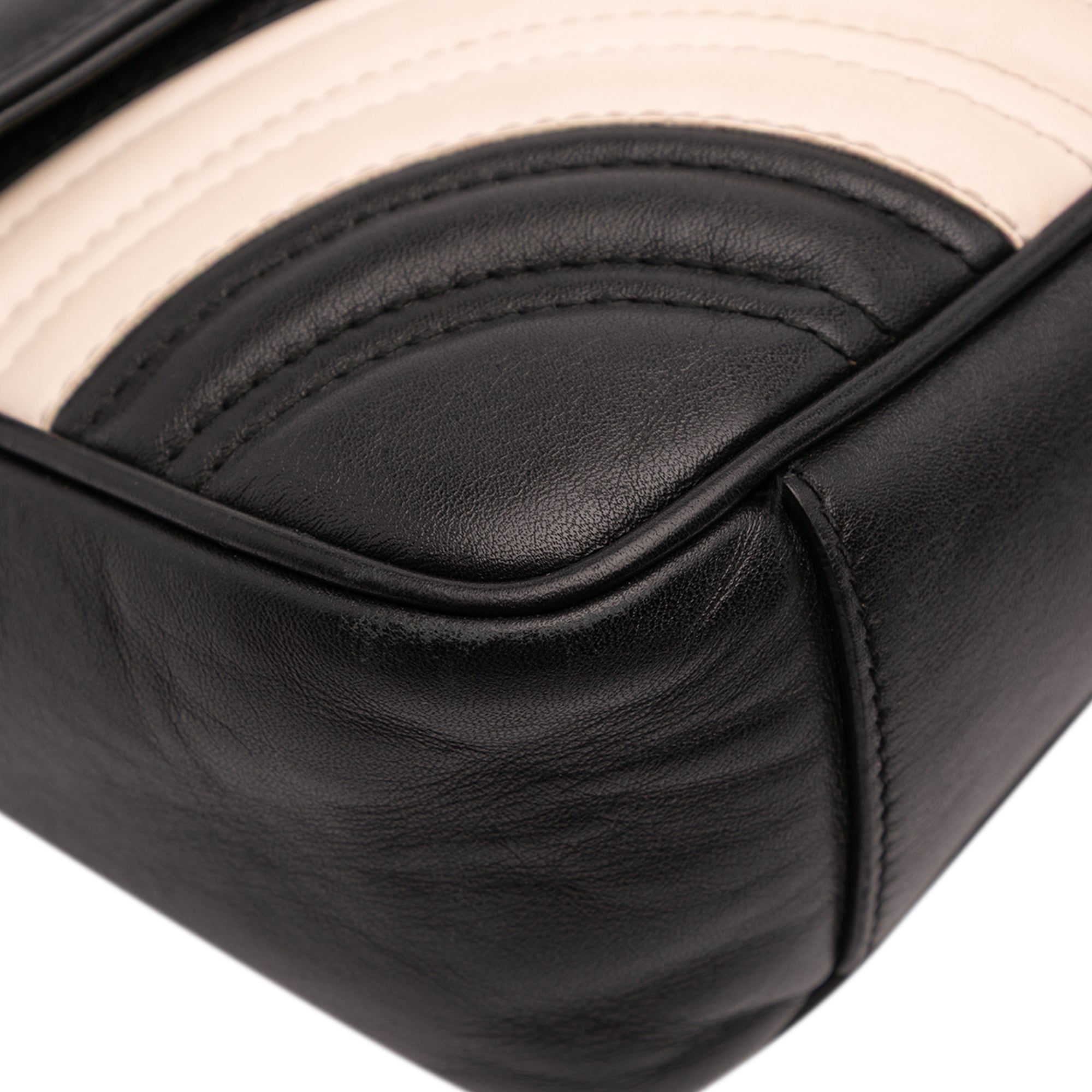 Medium GG Marmont Bicolor Matelasse Leather Shoulder Bag