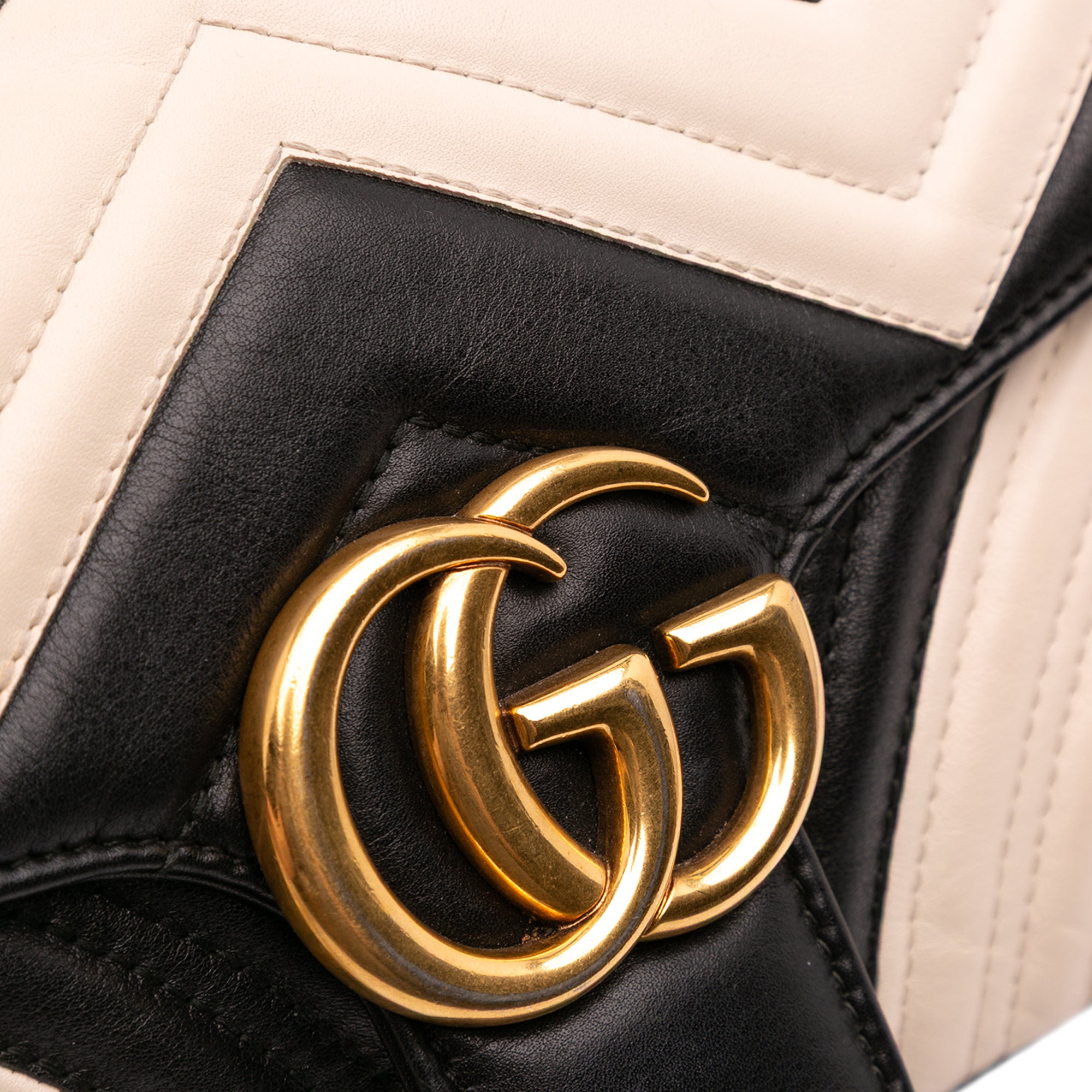 Medium GG Marmont Bicolor Matelasse Leather Shoulder Bag