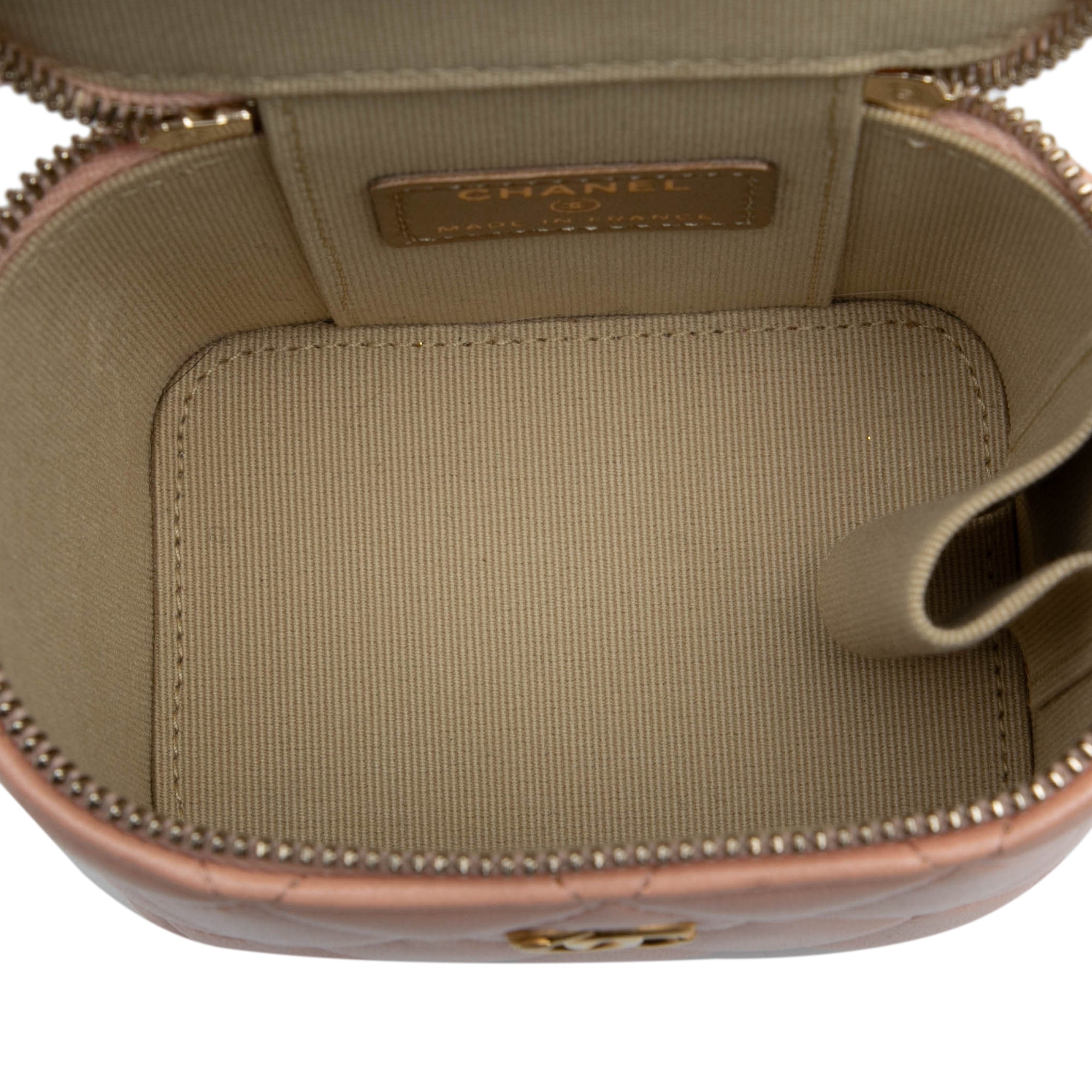 Mini Quilted Lambskin Pearl Crush Vanity Case With Chain