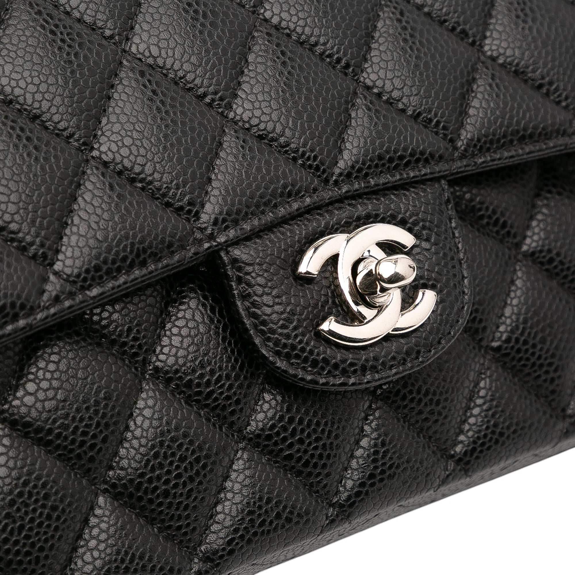 Medium Classic Caviar Double Flap