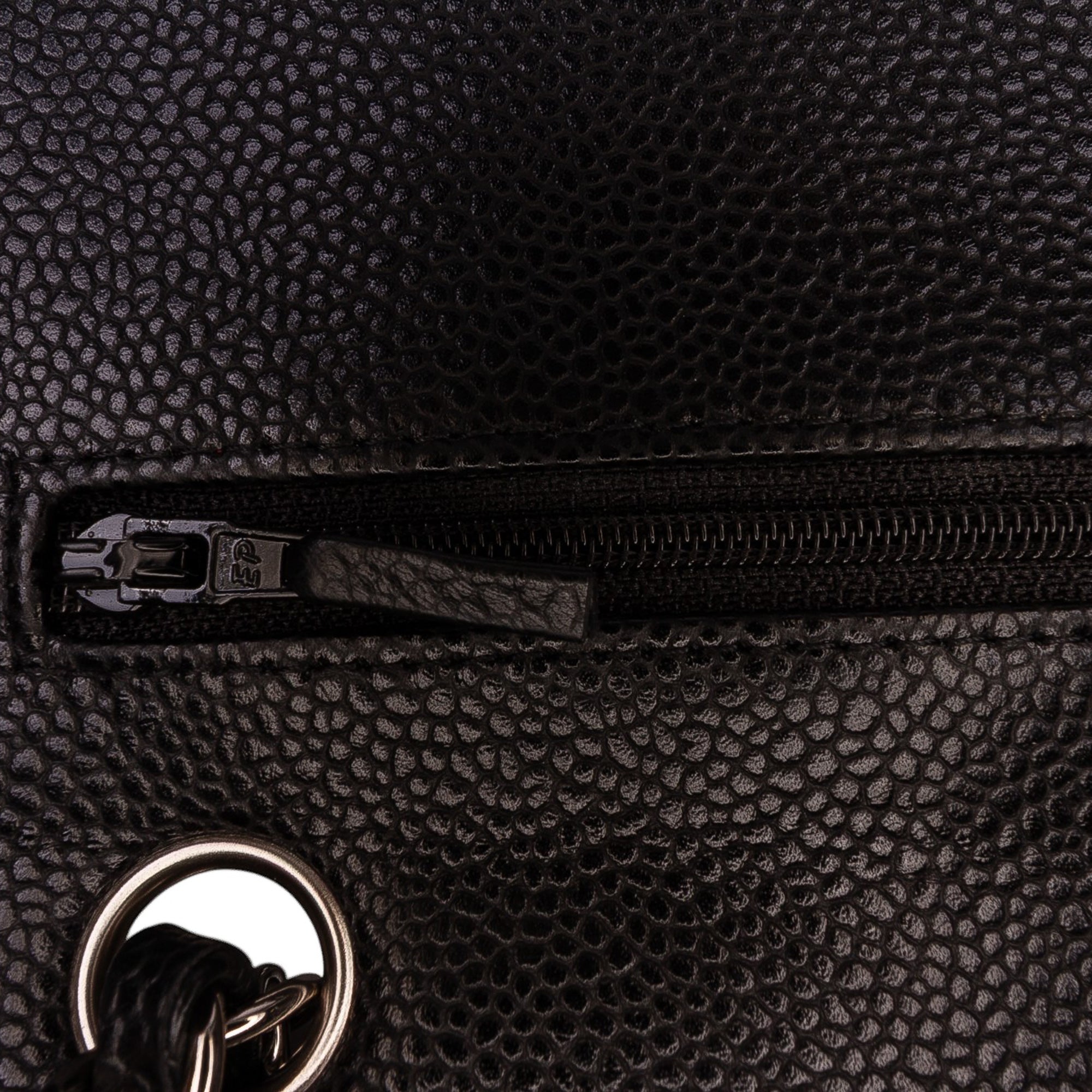 Medium Classic Caviar Double Flap