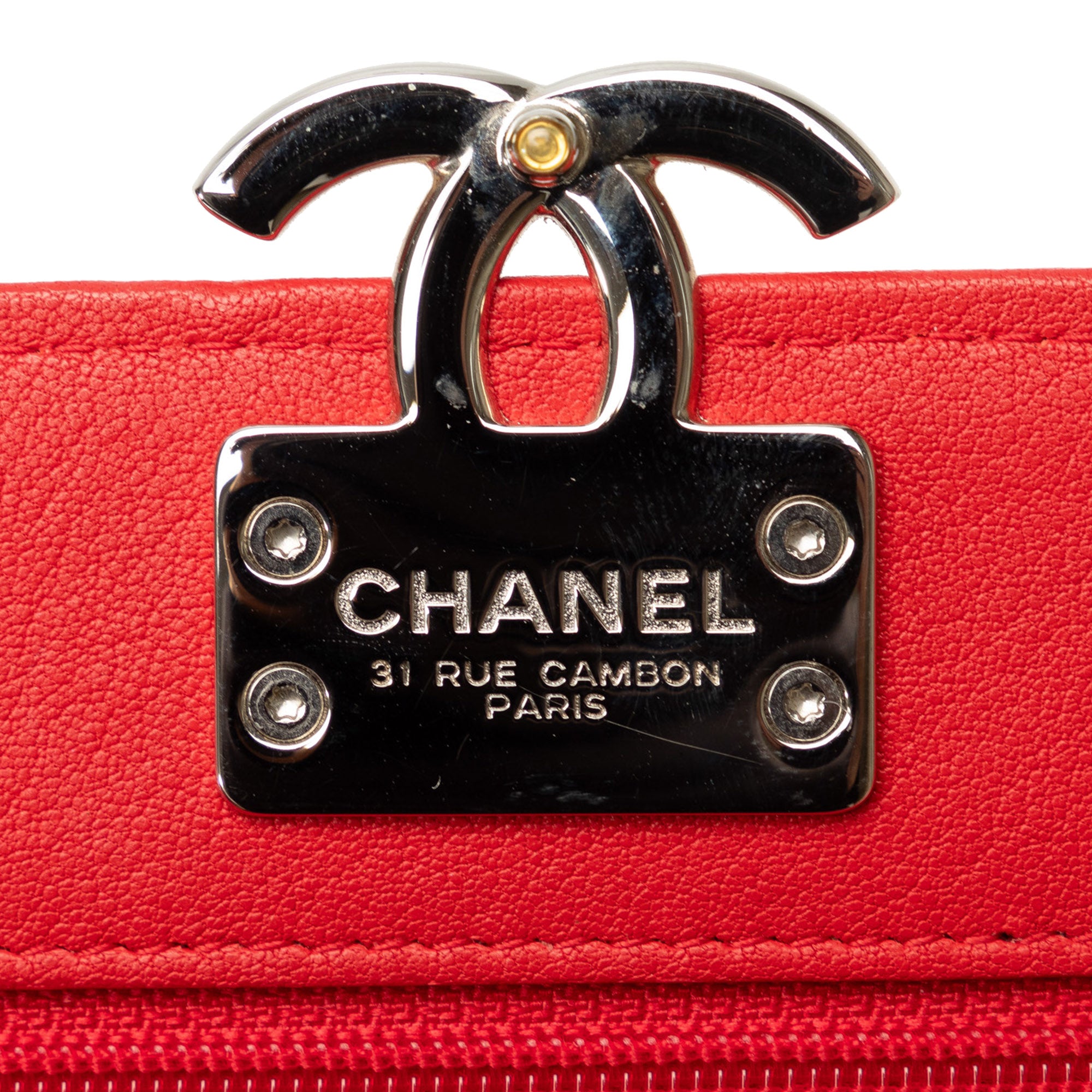 Grained Calfskin CC Box Wallet On Chain