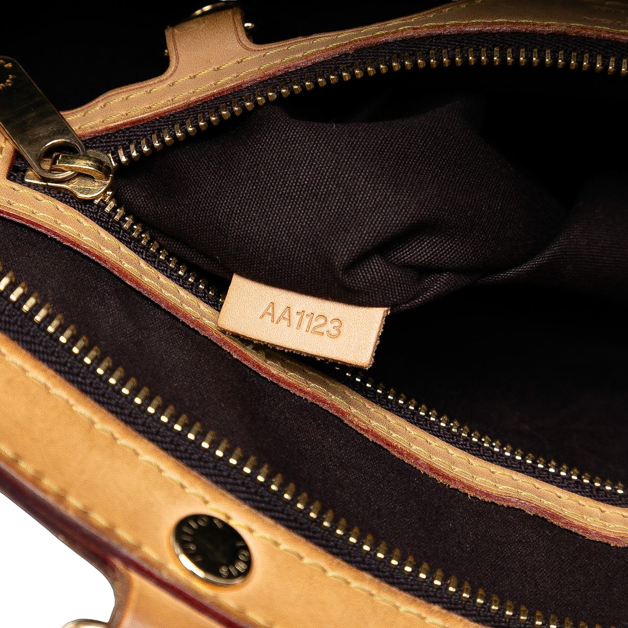 Monogram Vernis Brea MM