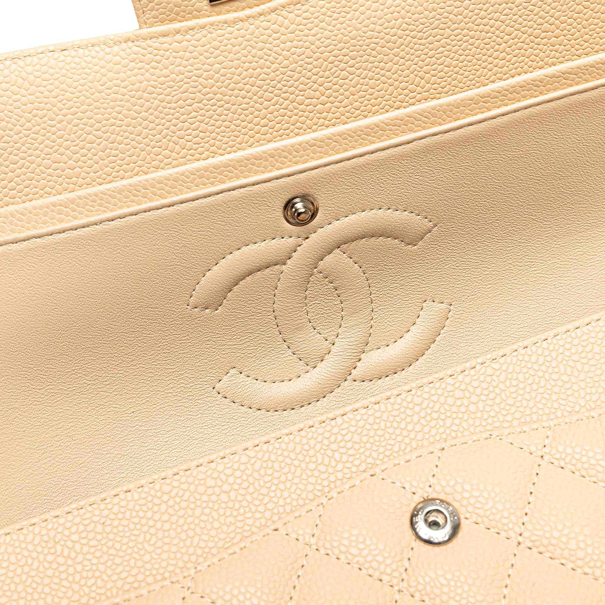 Medium Classic Caviar Double Flap