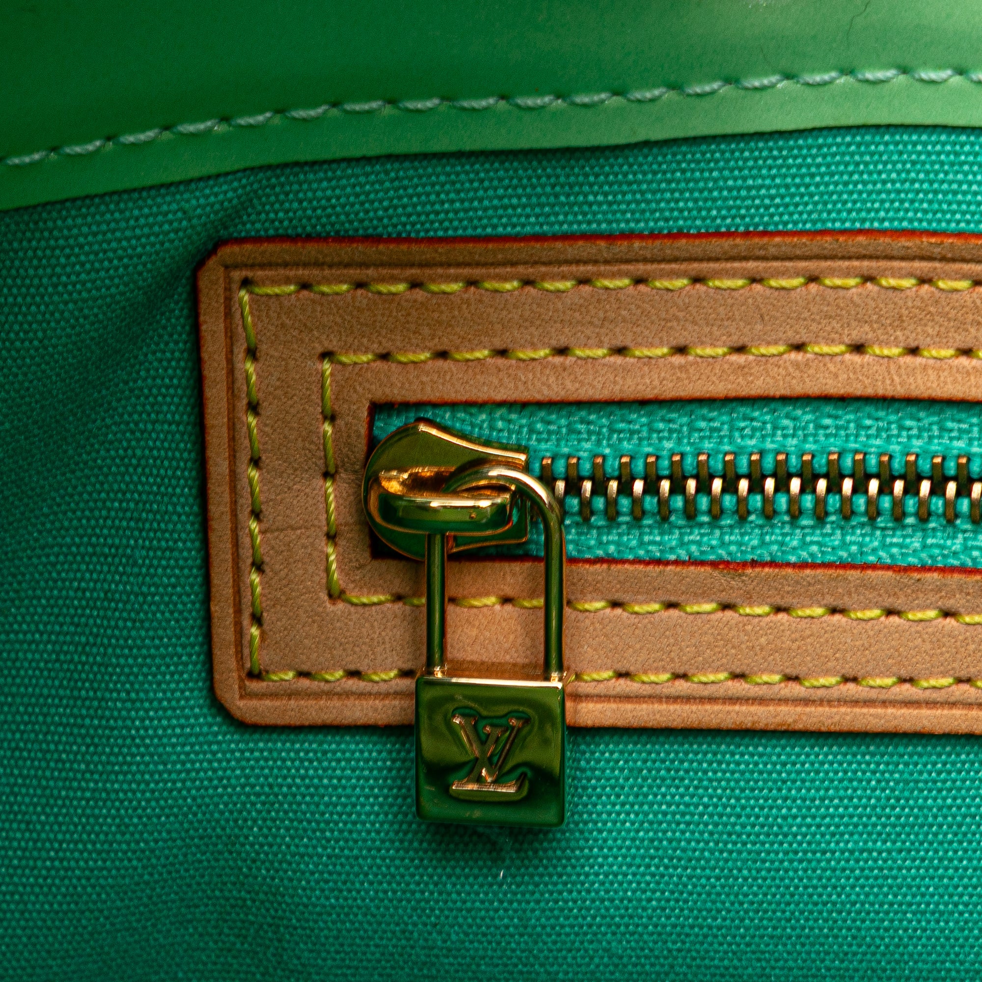 Monogram Vernis Reade PM