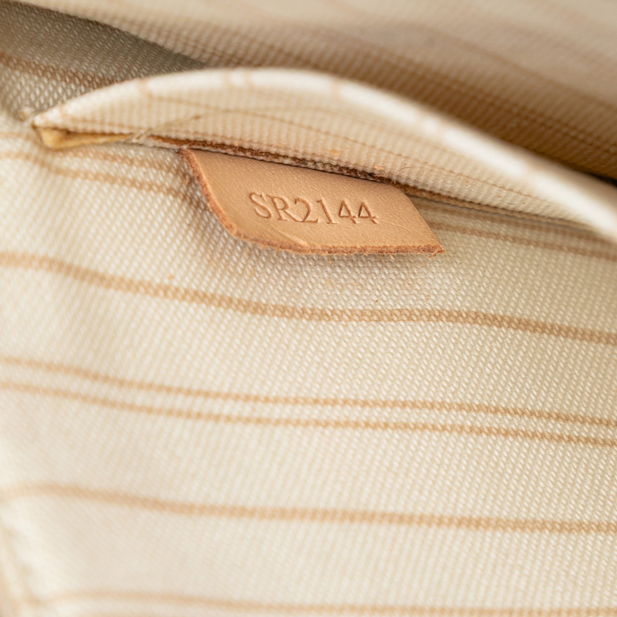 Damier Azur Neverfull MM Pouch