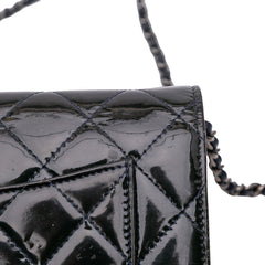 CC Quilted Patent Wallet On Chain