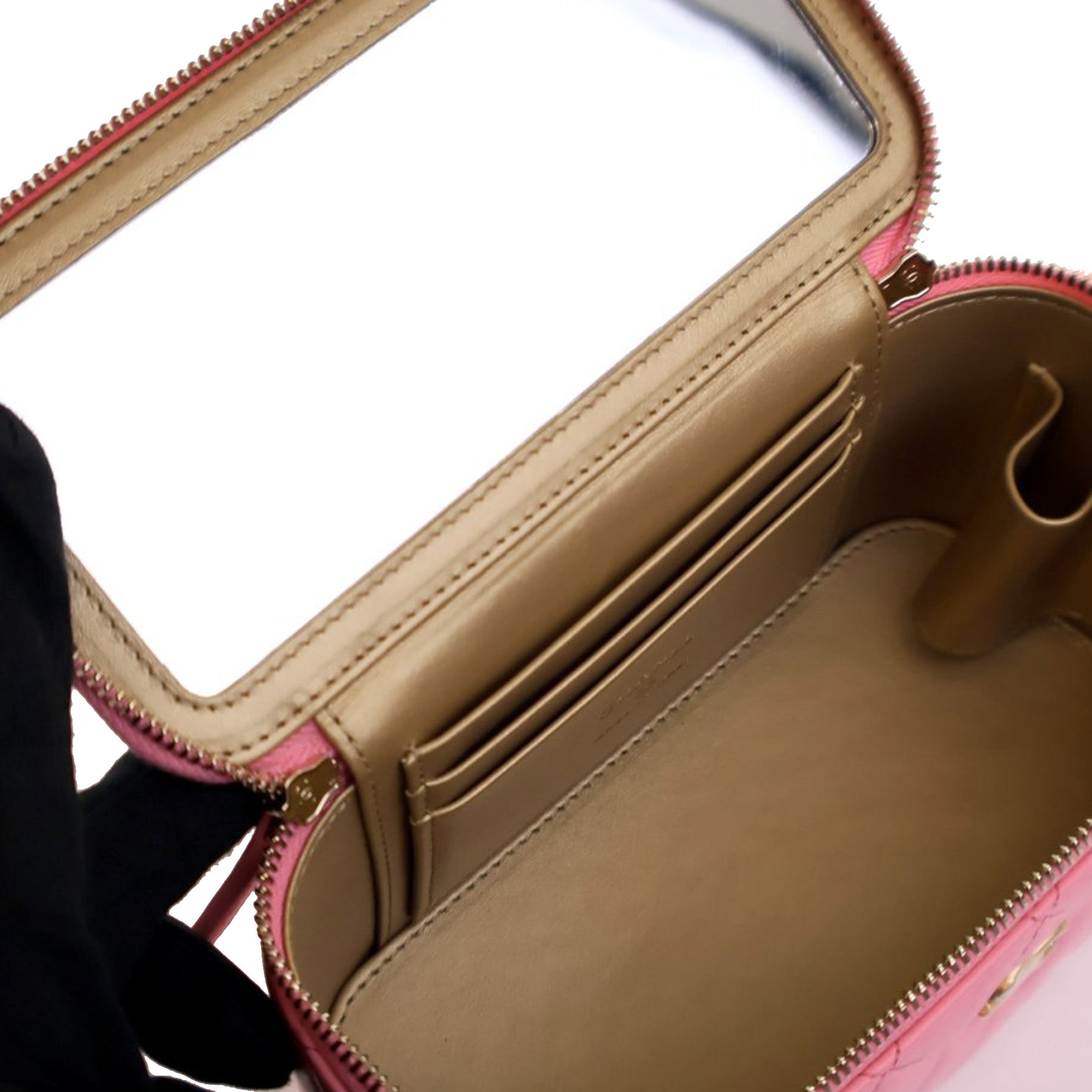 Small Quilted Lambskin Pearl Crush Vanity Case with Chain