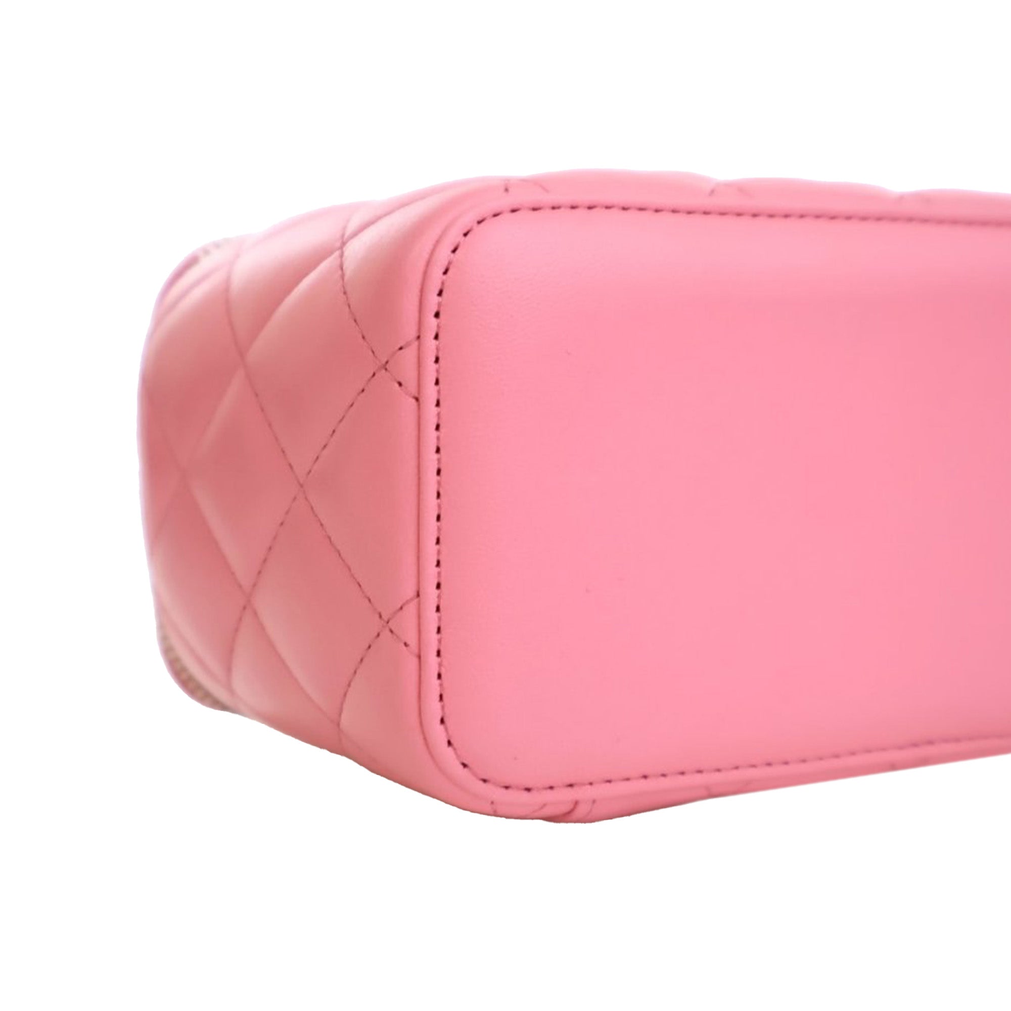 Small Quilted Lambskin Pearl Crush Vanity Case with Chain