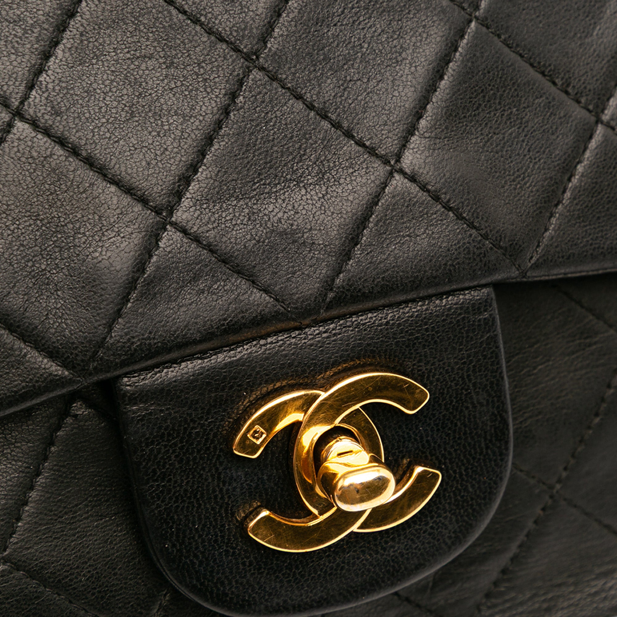 Medium Classic Lambskin Double Flap