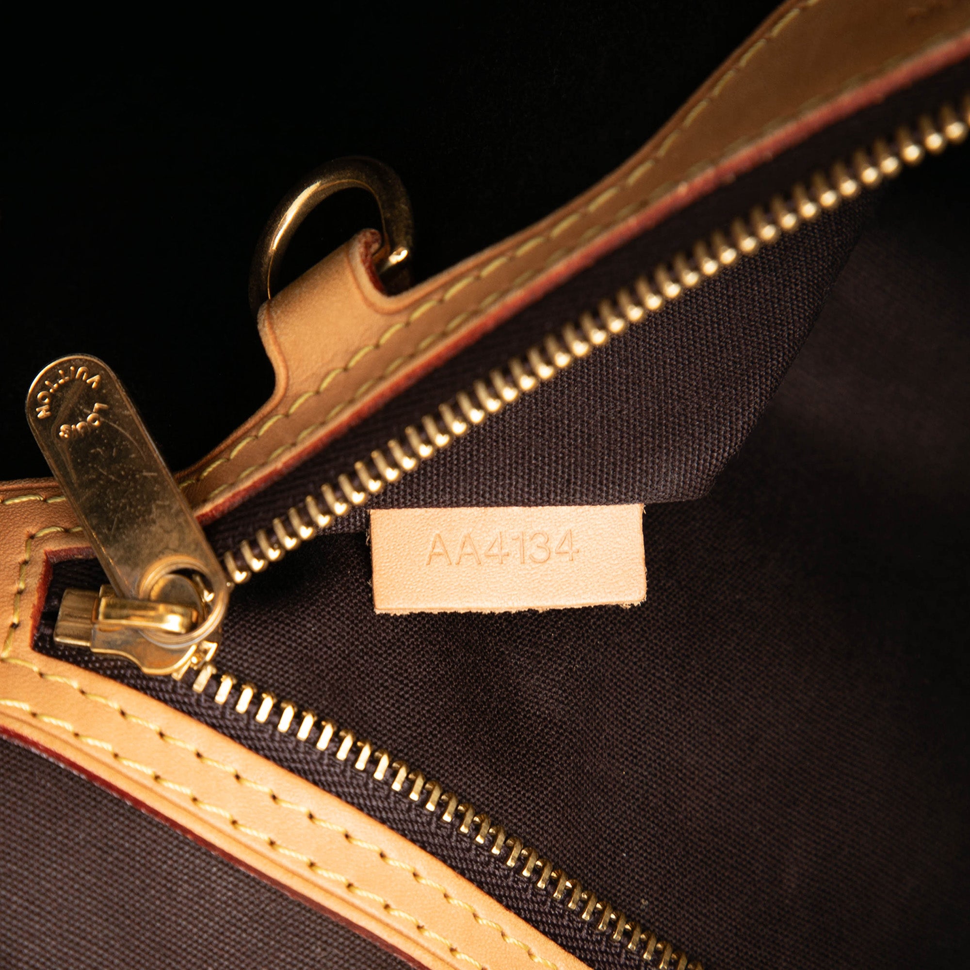 Monogram Vernis Brea MM