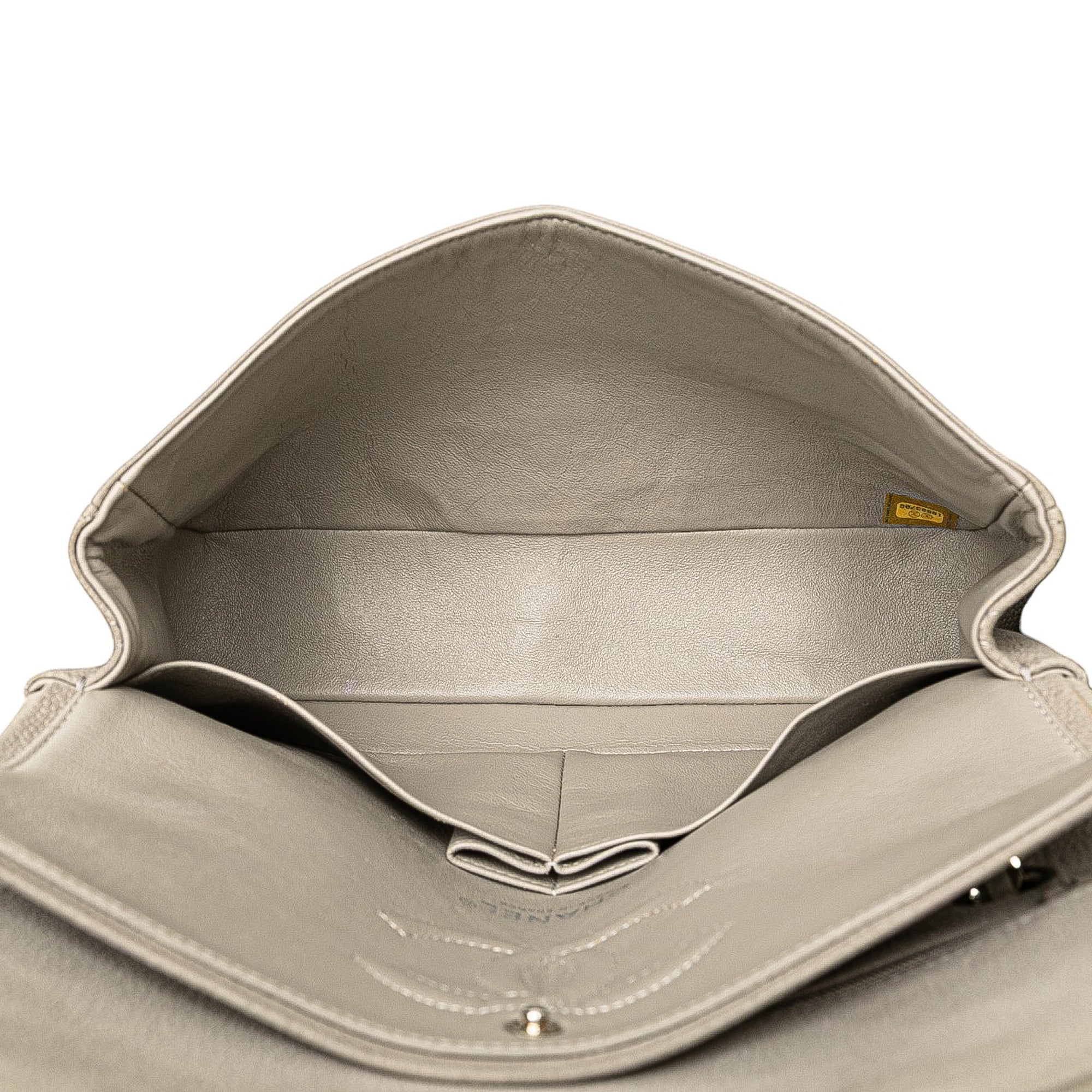Medium Classic Caviar Double Flap