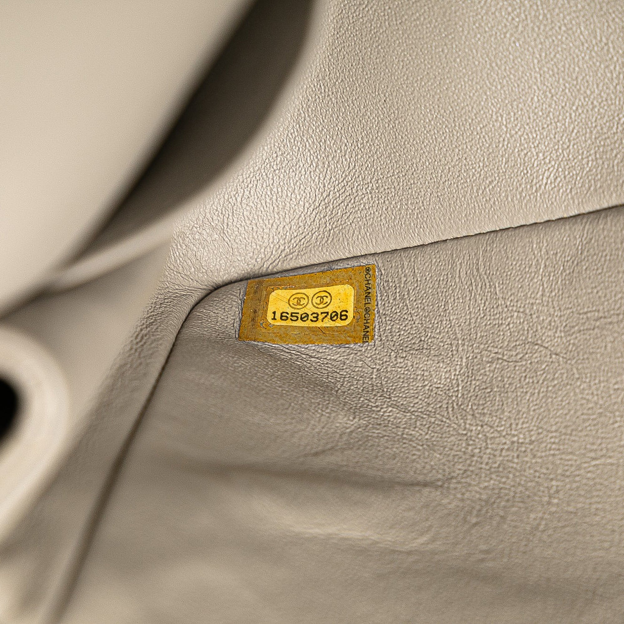 Medium Classic Caviar Double Flap