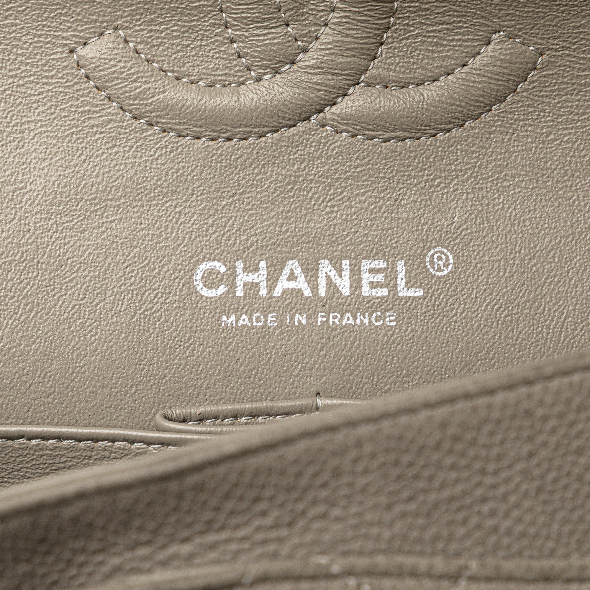 Medium Classic Caviar Double Flap