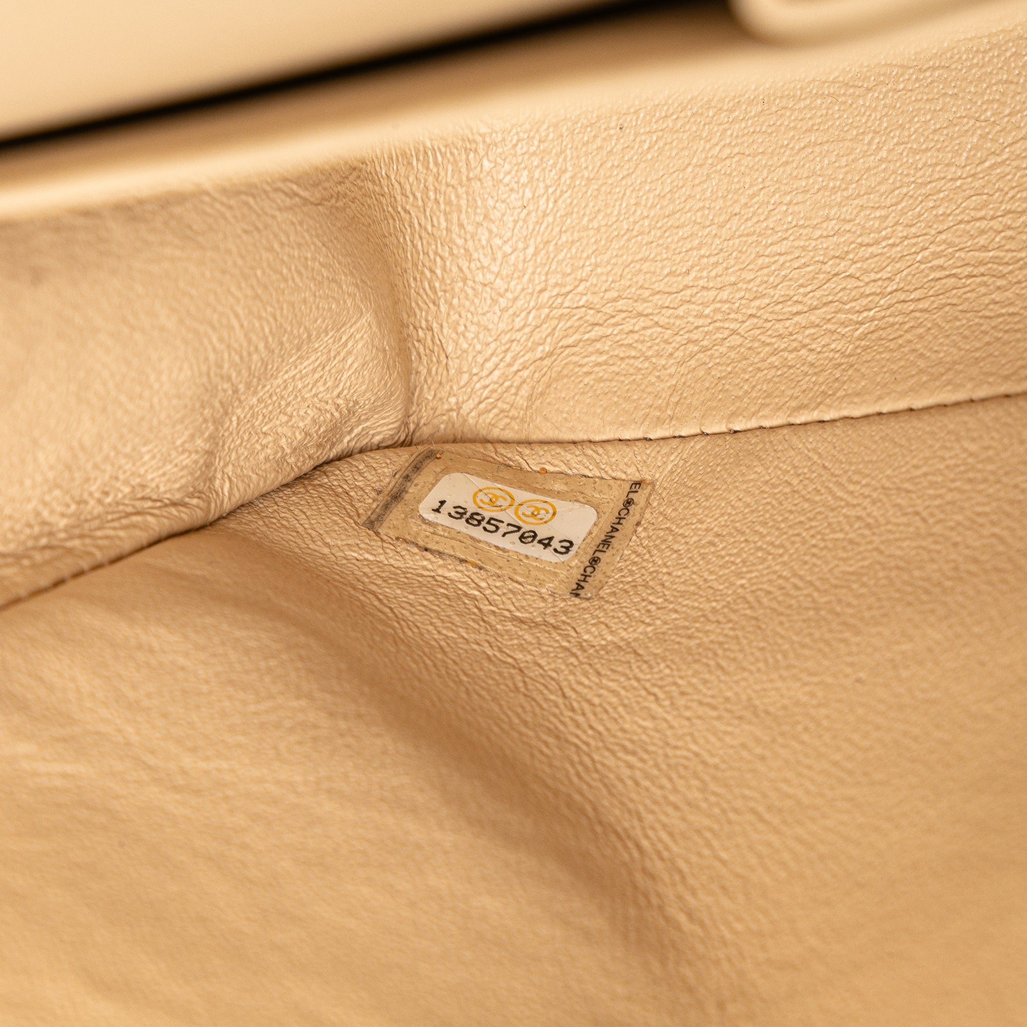 Medium Classic Caviar Double Flap