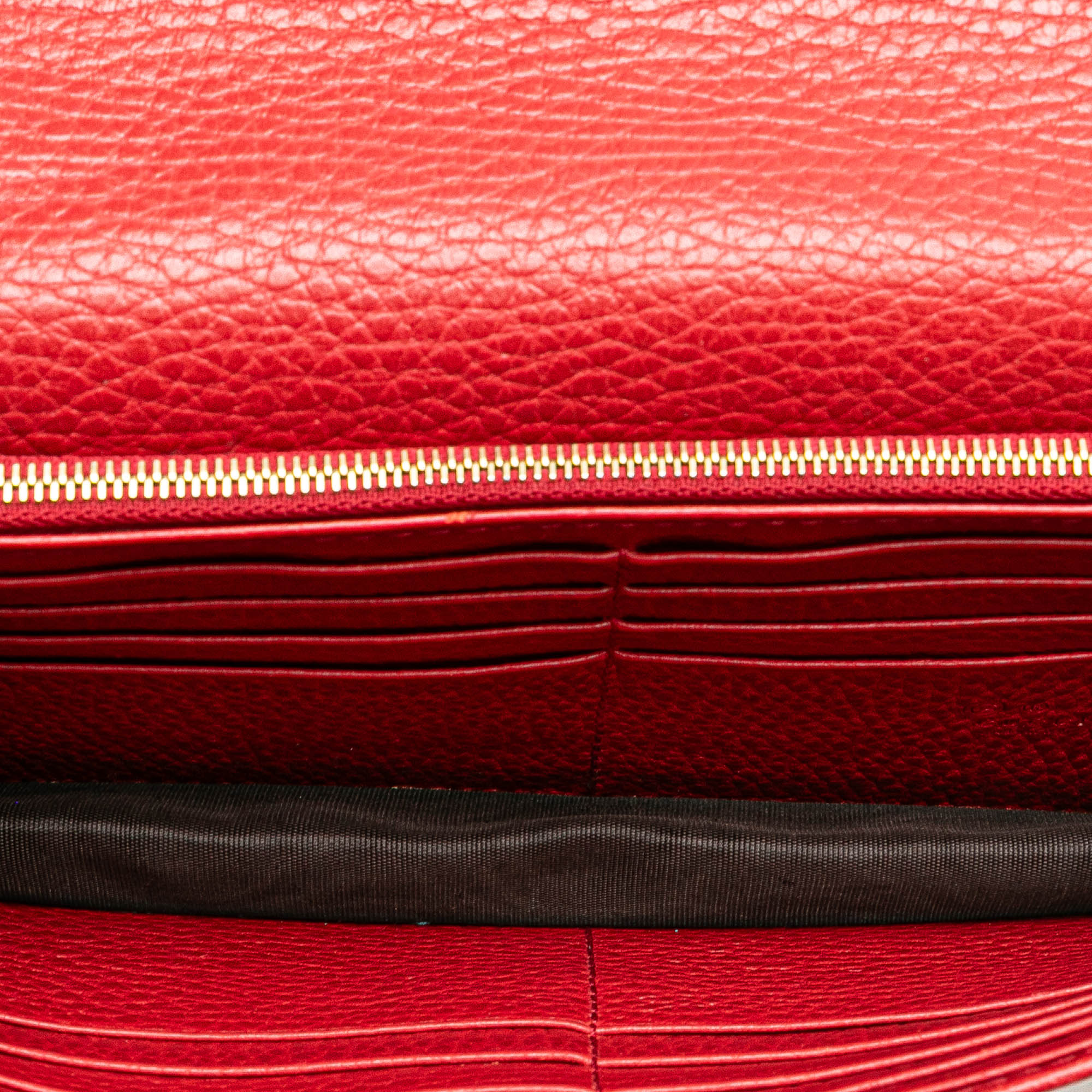 Leather Interlocking G Dollar Wallet on Chain