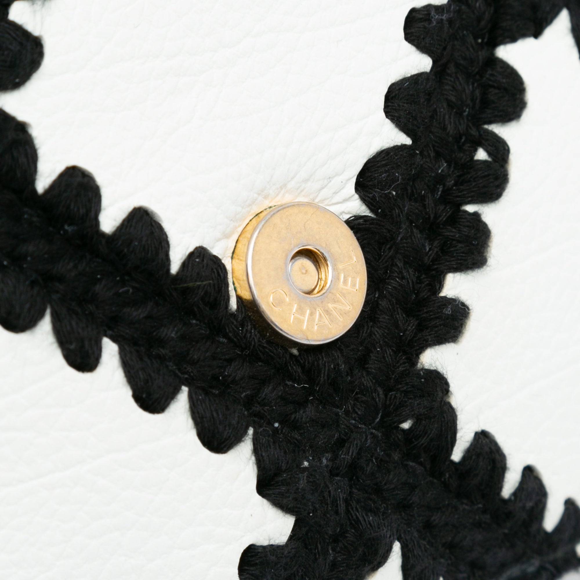 Calfskin Crochet 19 Wallet On Chain