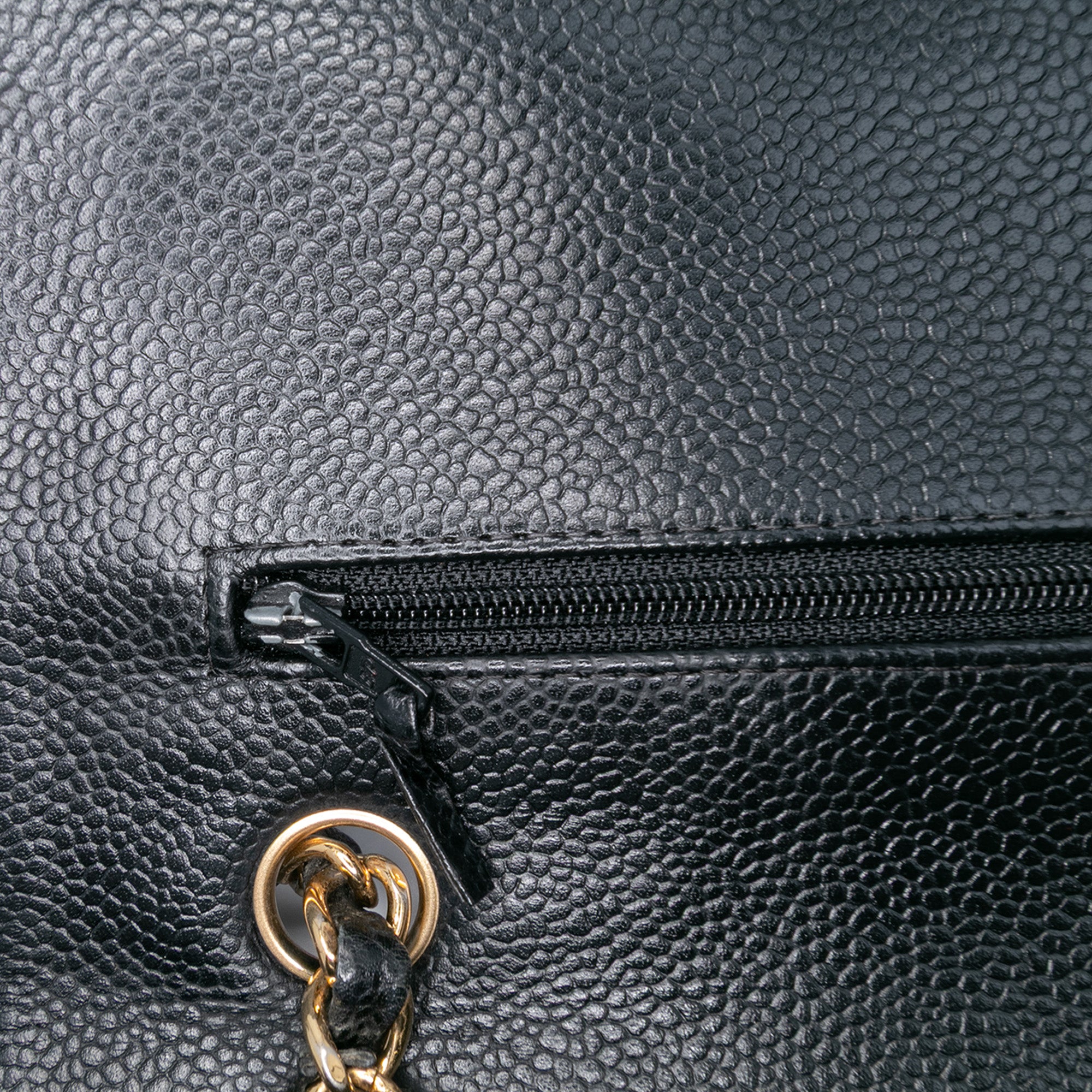 Medium Classic Caviar Double Flap