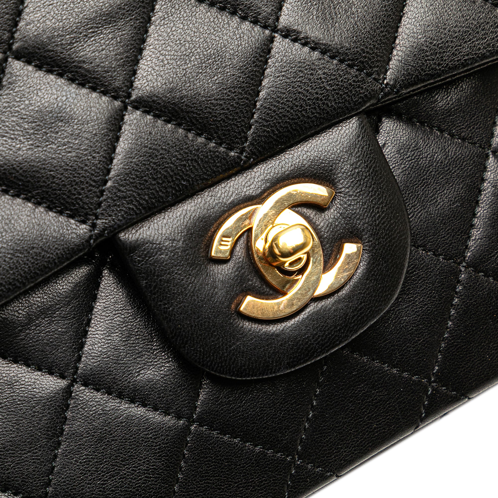 Medium Classic Lambskin Double Flap