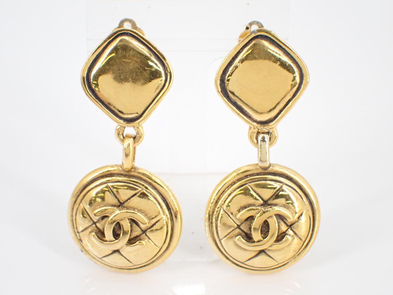 Chanel Clover Round Clip-On Earrings Metal