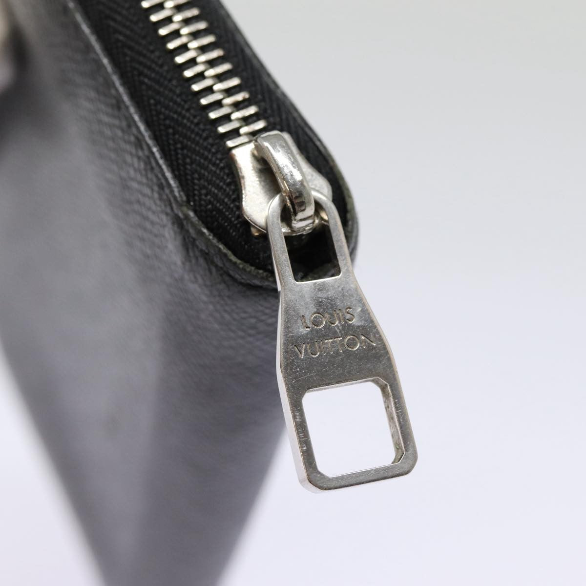 Louis Vuitton Zippy wallet vertical Taïga