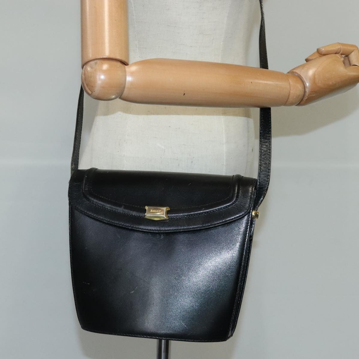 Bally Vintage Shoulder Bag Leather