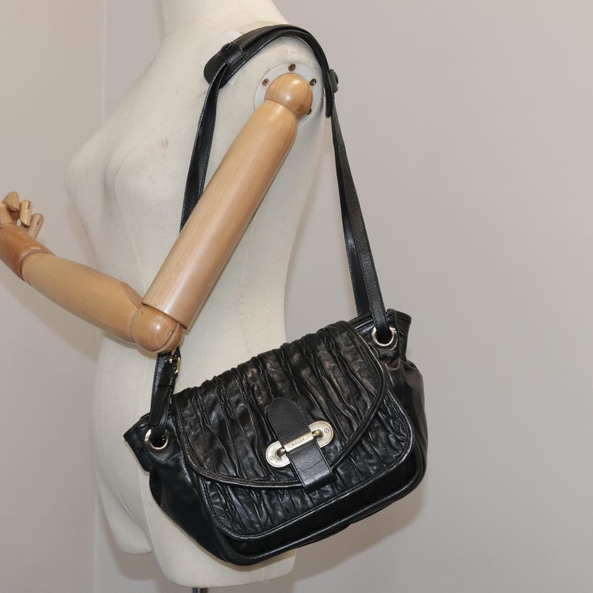 Bally Vintage Shoulder Bag Leather