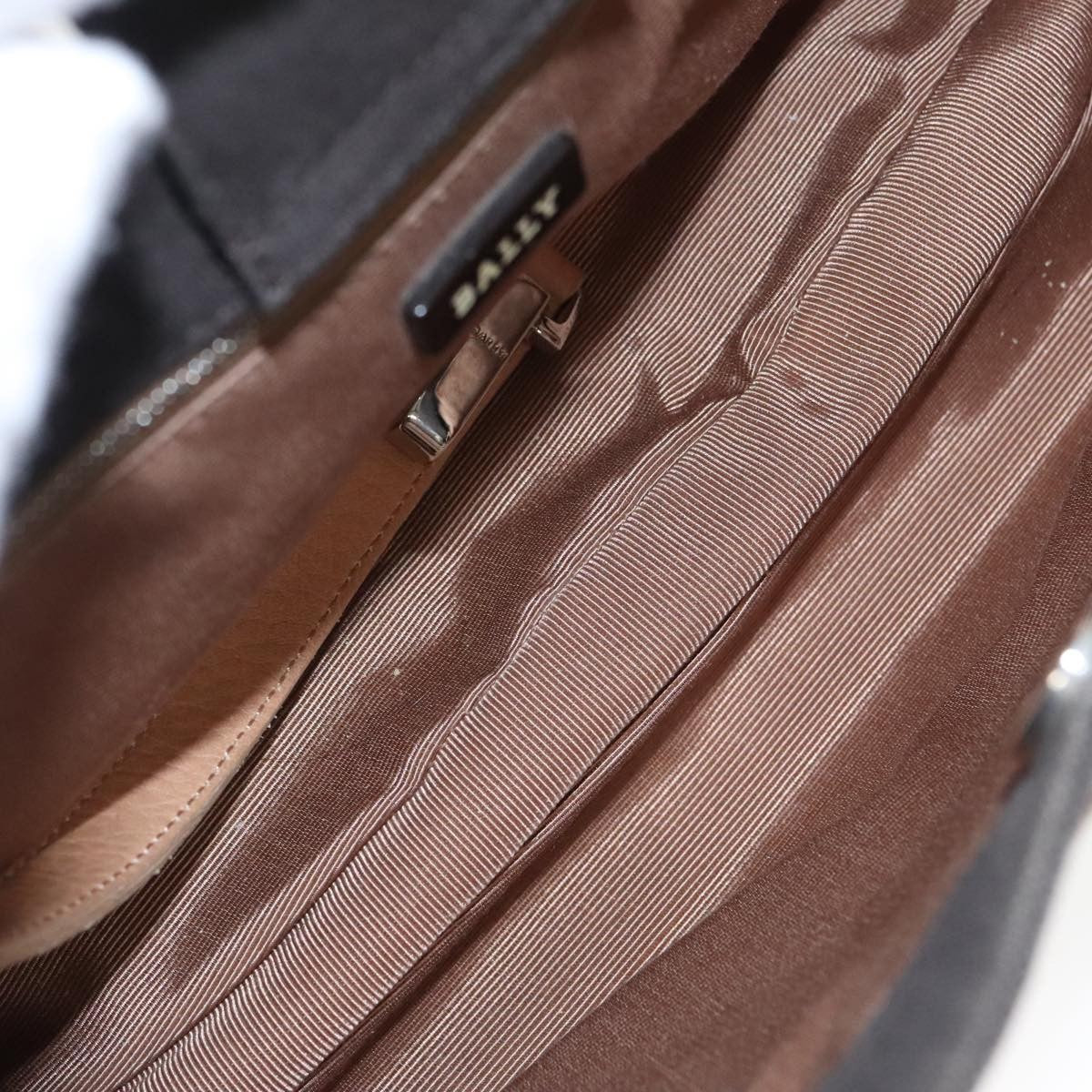 Bally Vintage Shoulder Bag Leather