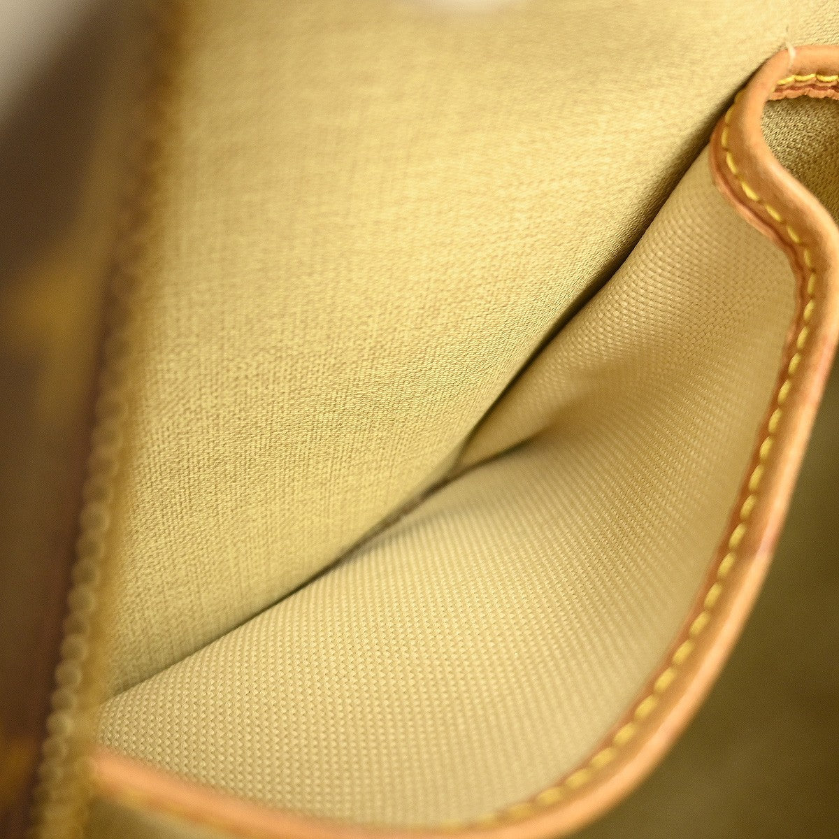 Louis Vuitton Deauville Handbag Monogram Canvas