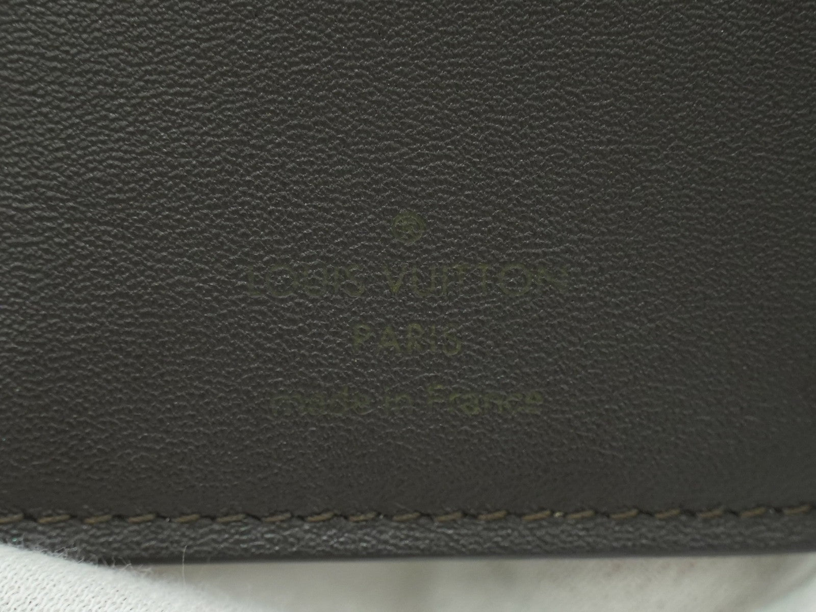 Louis Vuitton Capucines Compact wallet Leather