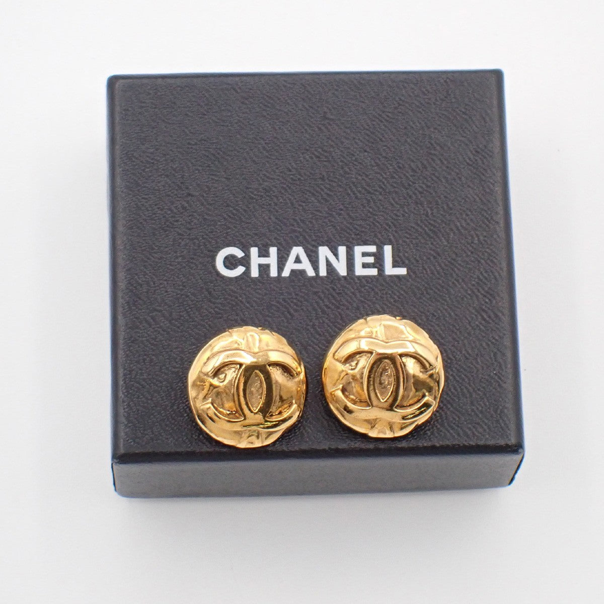 Chanel Vintage Round CC Clip-On Earrings Metal