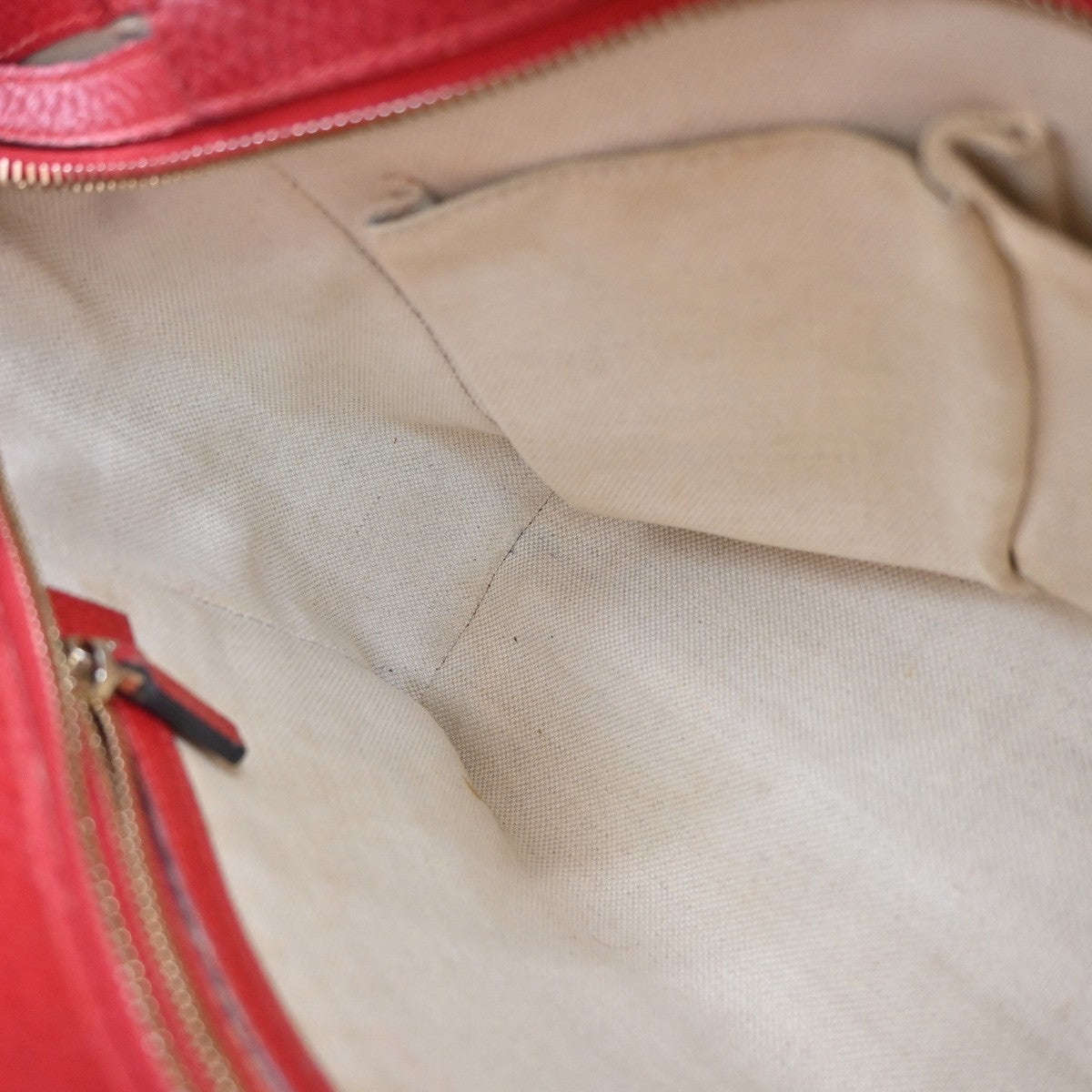 Gucci Swing Crossbody Bag Pebbled Leather