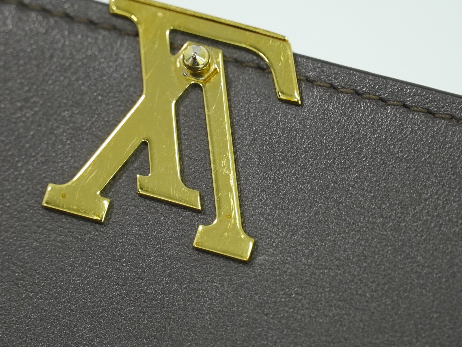 Louis Vuitton Capucines Compact wallet Leather