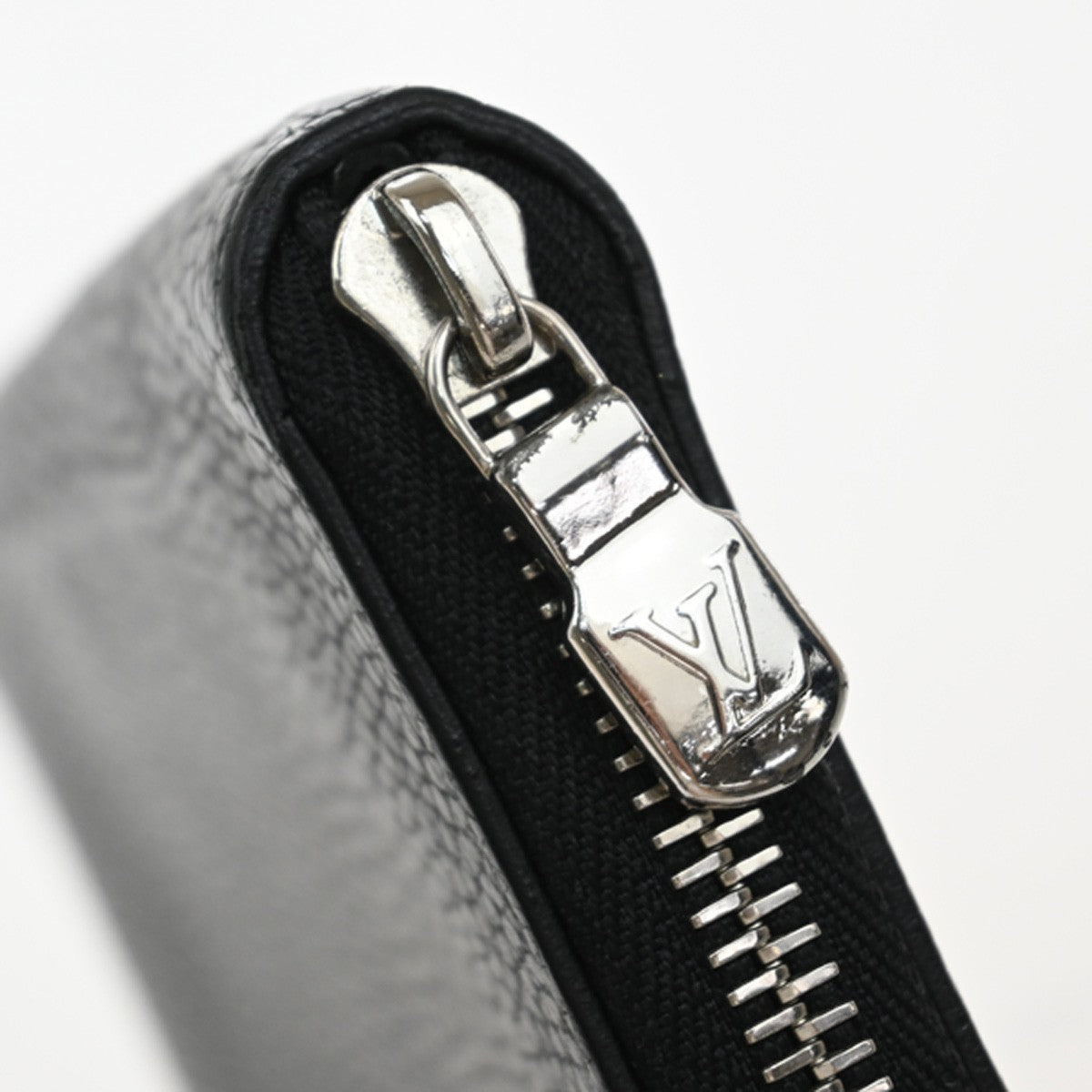 Louis Vuitton Zippy wallet vertical Taurillon Leather
