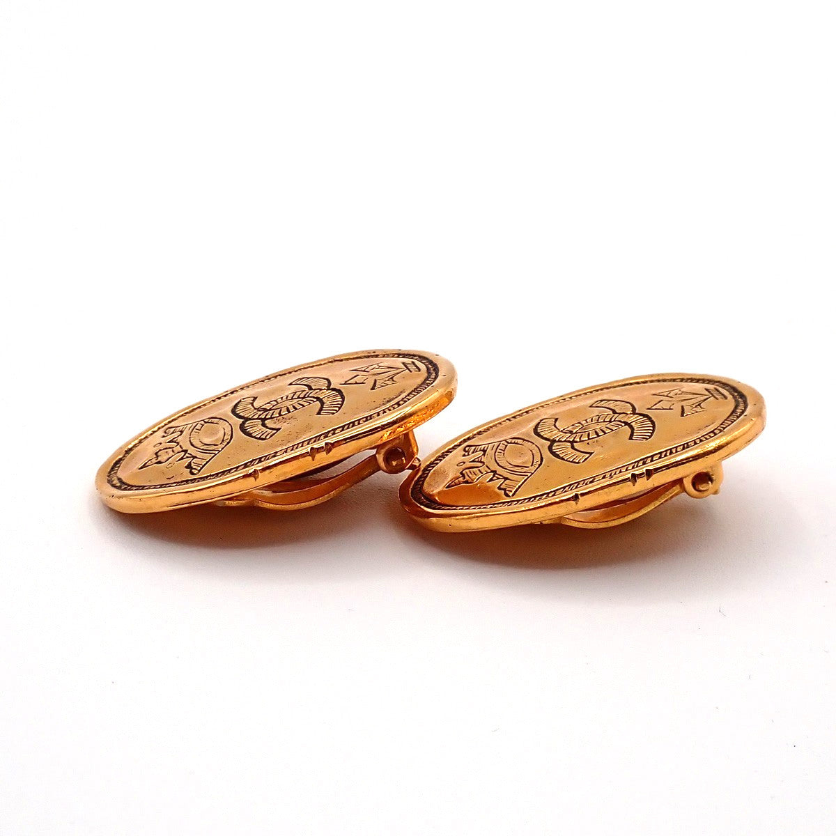 Chanel Vintage CC Crown Oval Plate Clip-On Earrings Metal