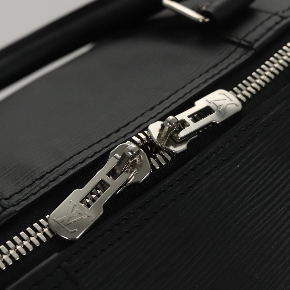 Louis Vuitton Keepall Bandouliere Bag Limited Edition Supreme Epi Leather